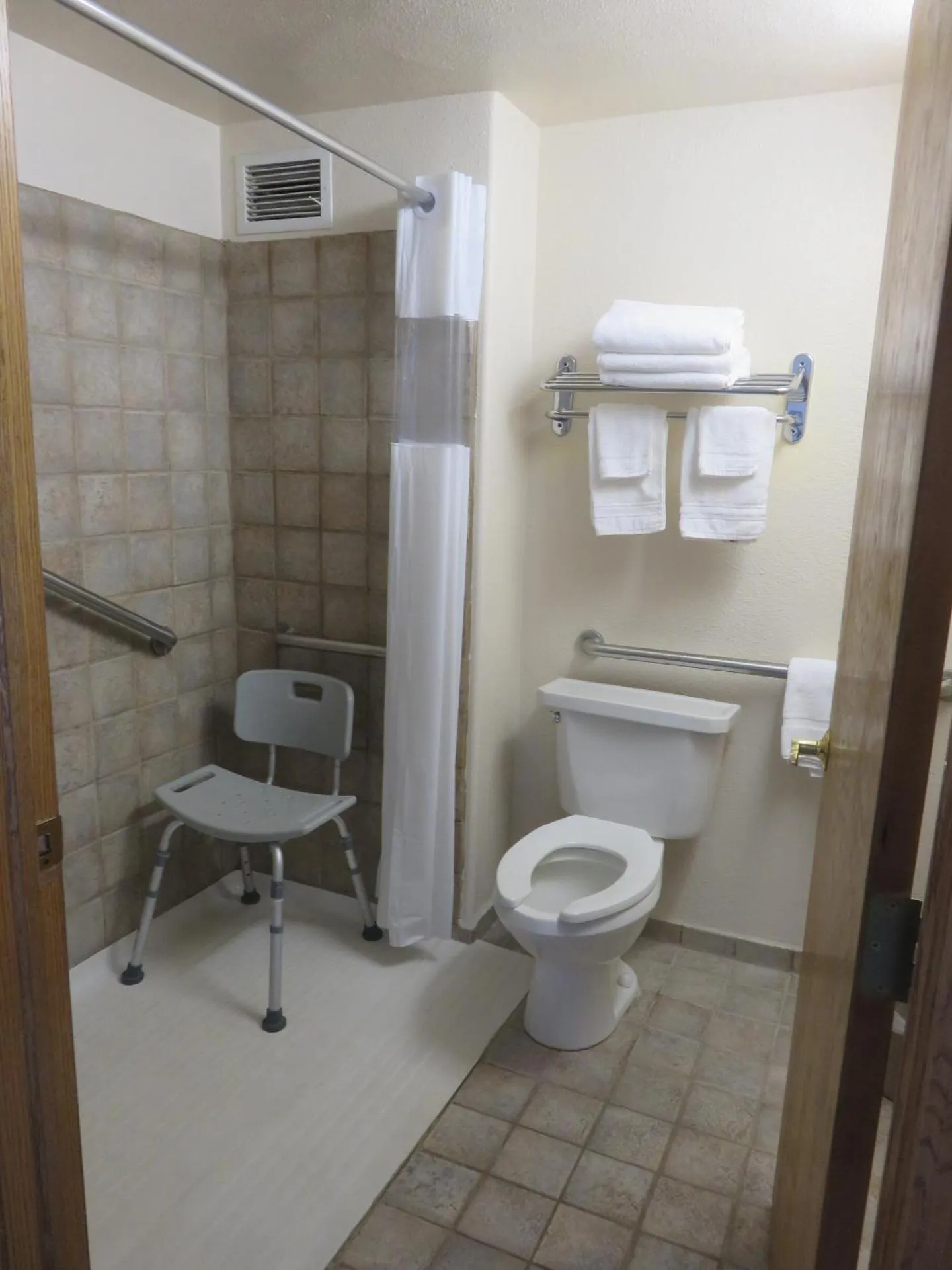 Dog Friendly Hotel $Fargo - $Baymont by Wyndham Fargo