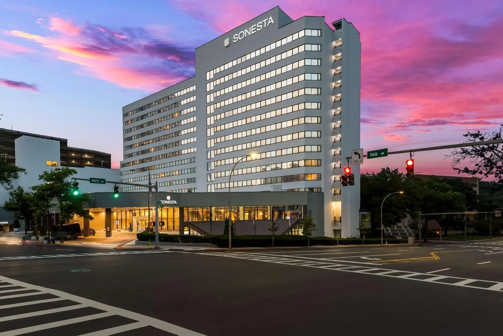 Dog Friendly Hotel $White Plains - $Sonesta White Plains Downtown