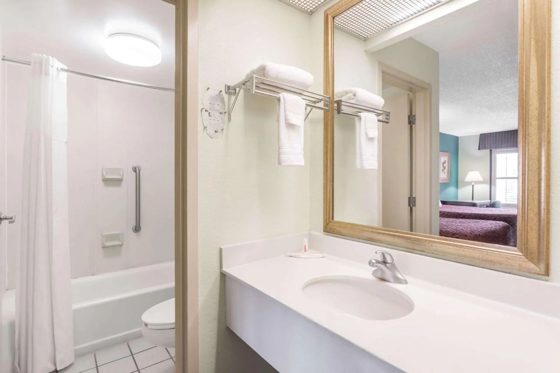 Dog Friendly Hotel $Marianna - $Days Inn by Wyndham Marianna