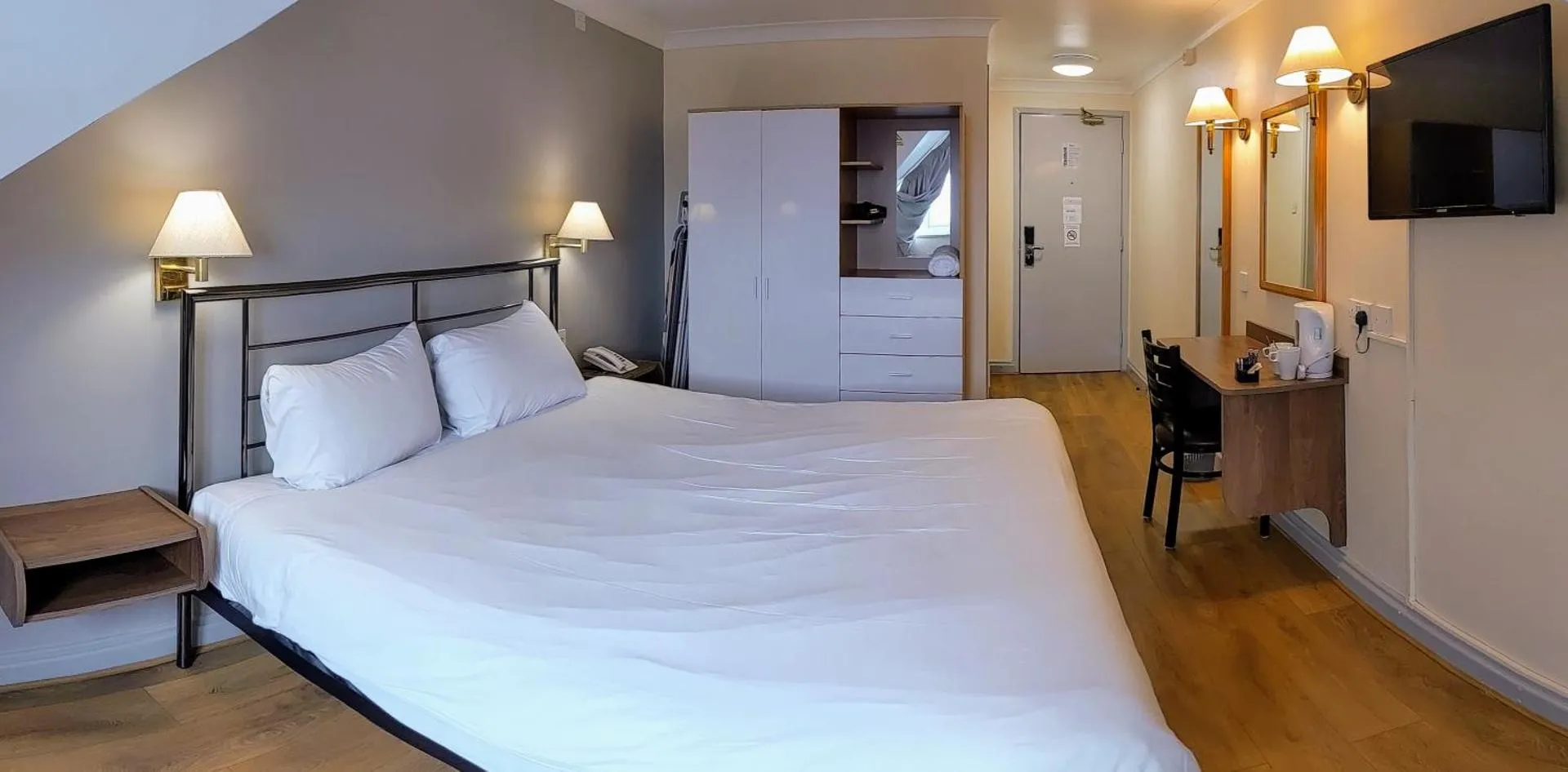 Dog Friendly Hotel $Oldham - $247Hotel.com