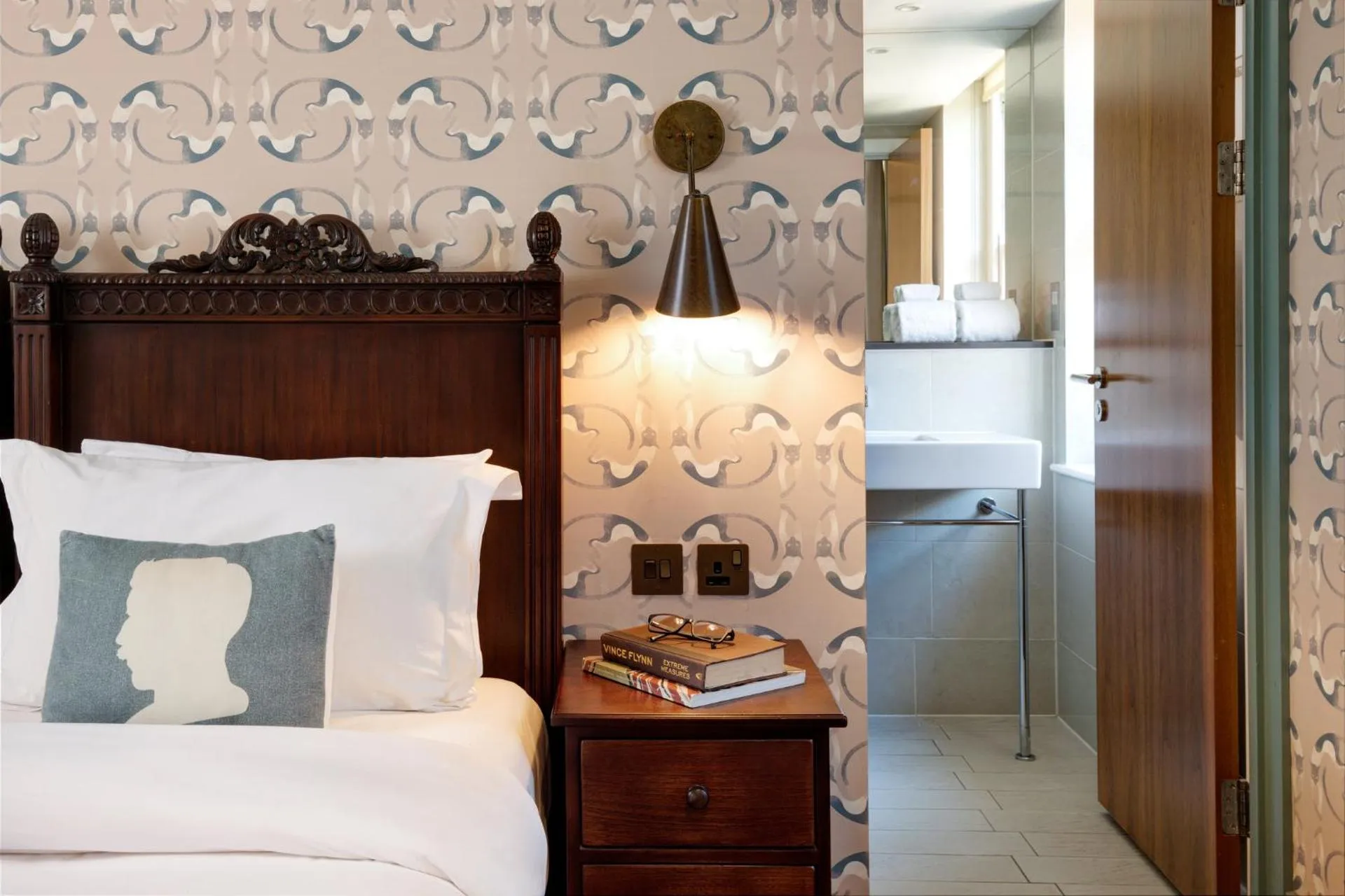 Dog Friendly Hotel $London - $Morton Hotel