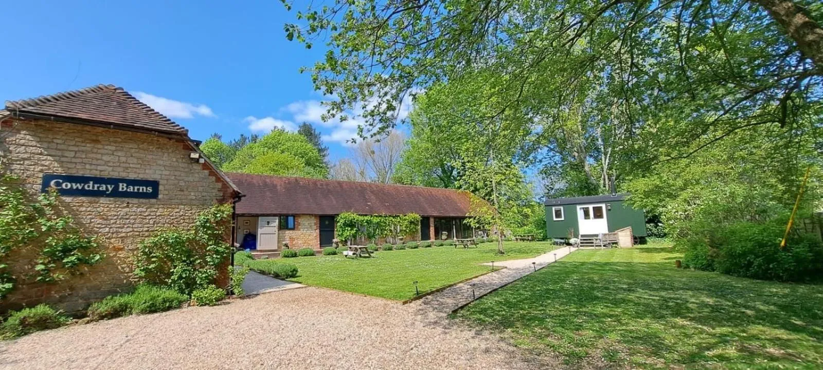 Dog Friendly Hotel $Midhurst - $Halfway Bridge