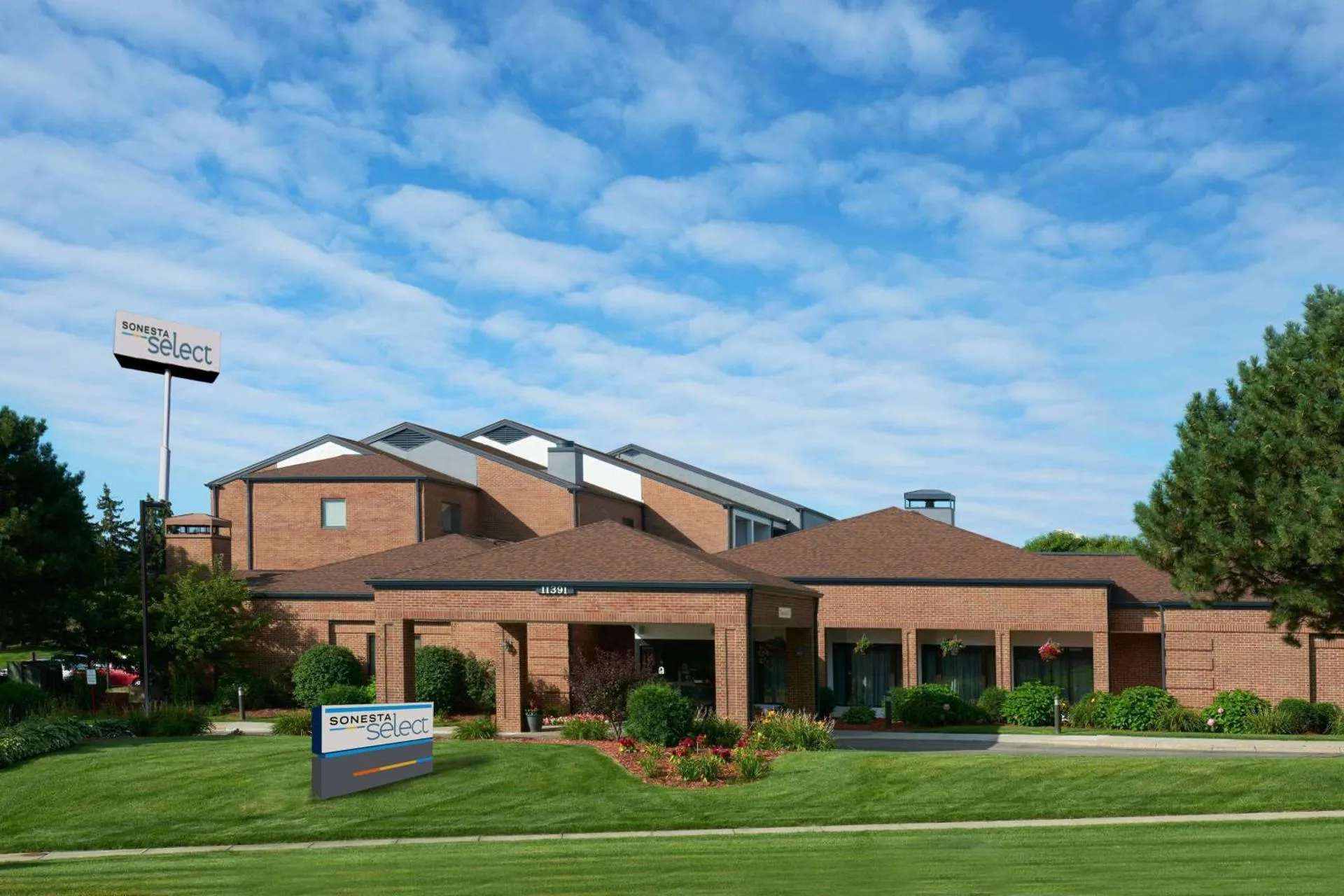 Dog Friendly Hotel $Eden Prairie - $Sonesta Select Minneapolis Eden Prairie