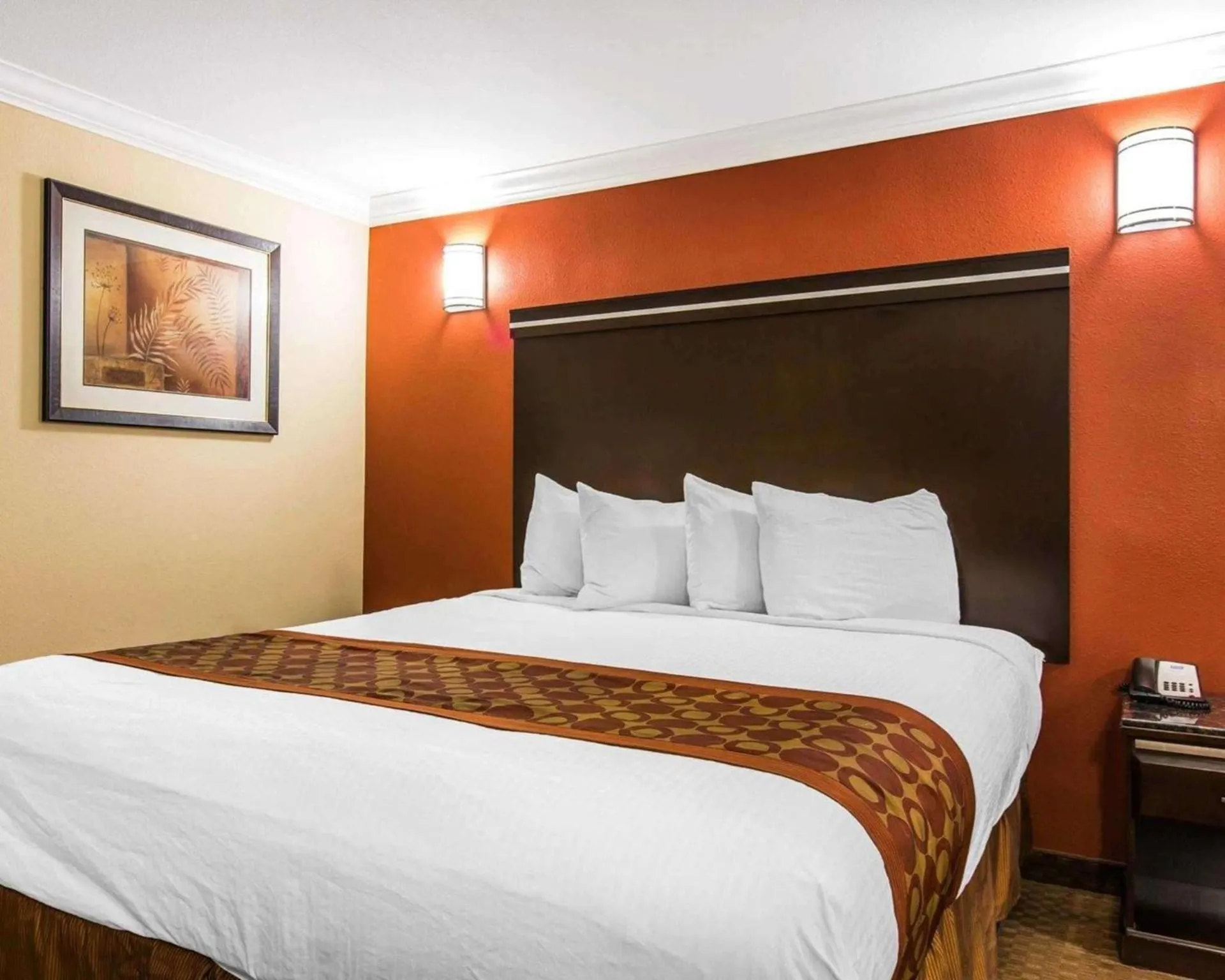 Rodeway Inn & Suites