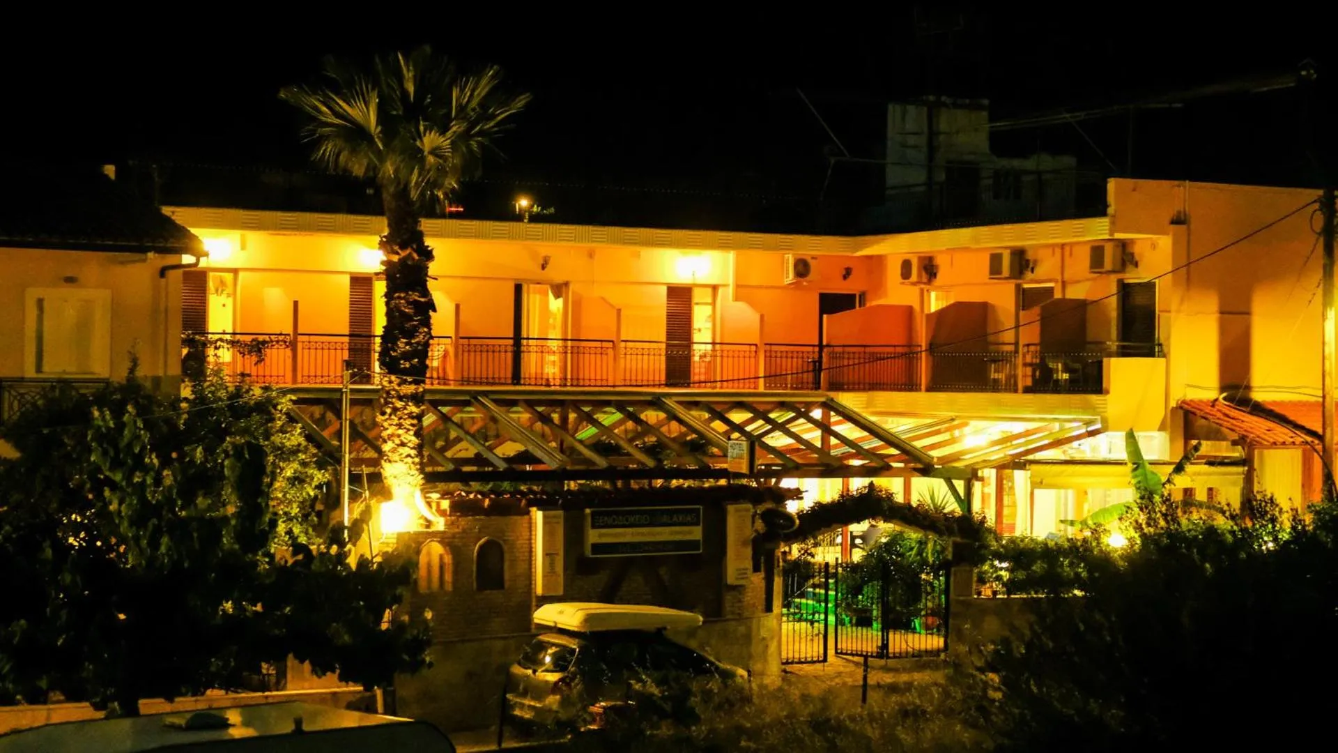 Dog Friendly Hotel $Áyioi Pándes - $Hotel Galaxias
