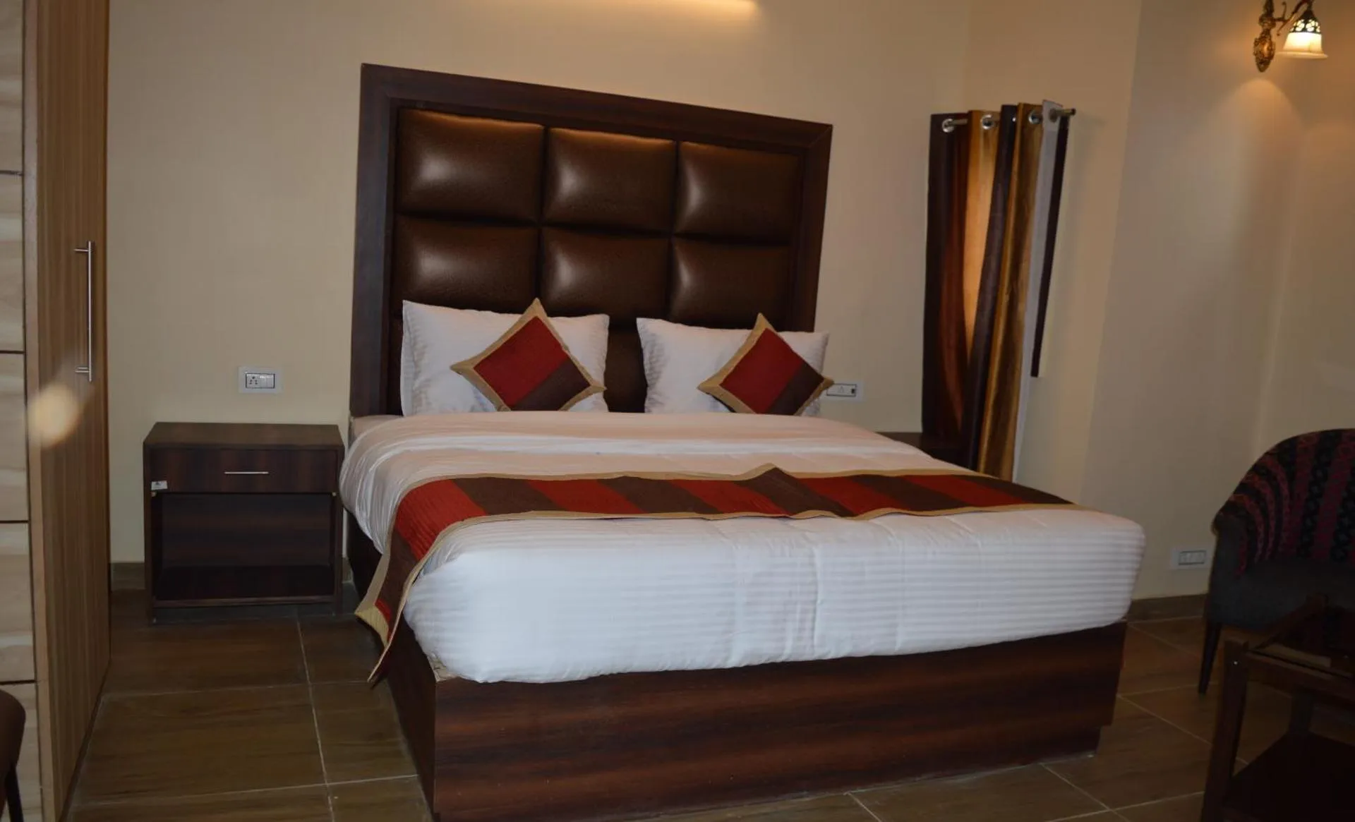 Dog Friendly Hotel $Shimla - $Home Inn Shimla B&B