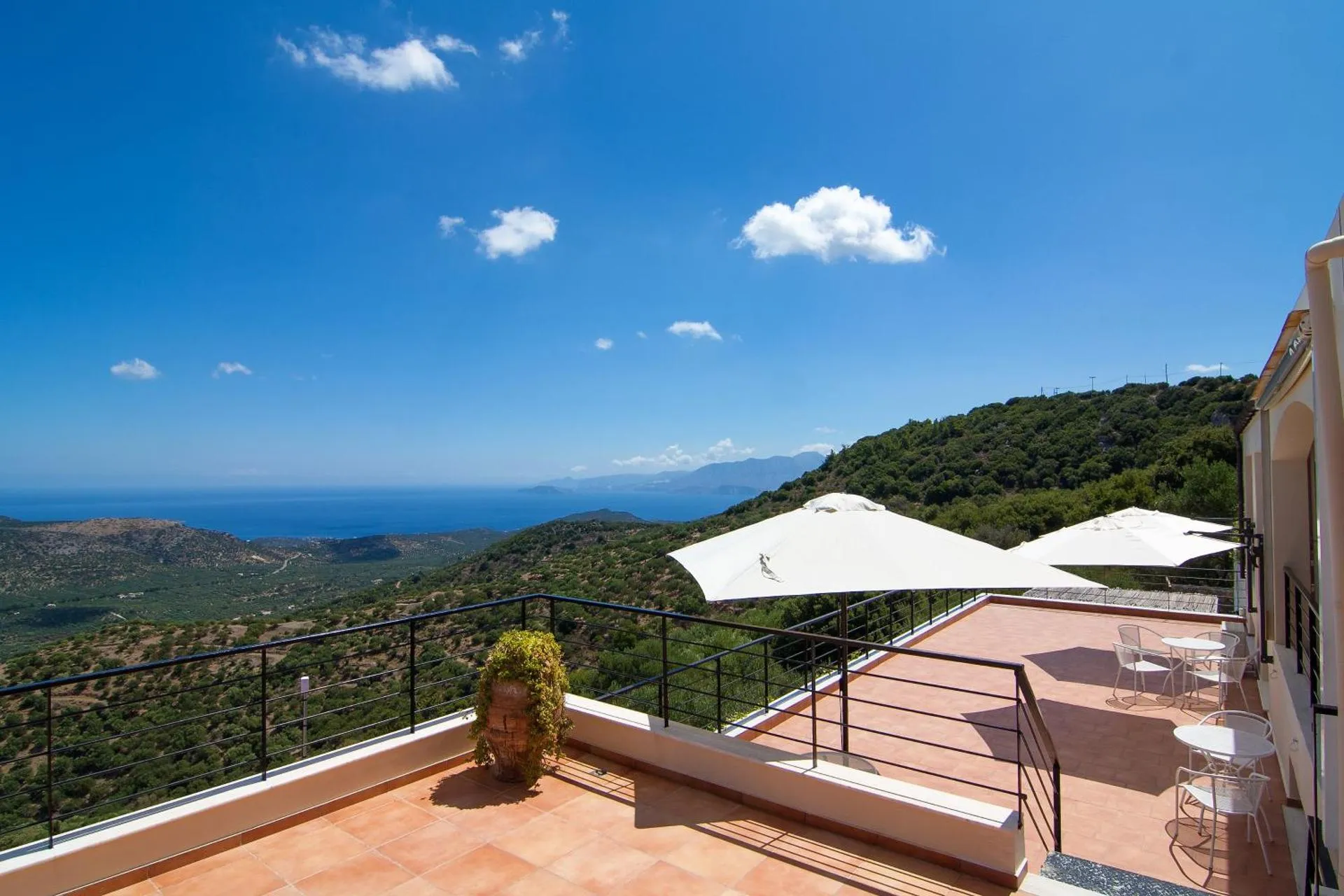 Dog Friendly Bed and breakfast $Kroústas - $Villa Dio Petres