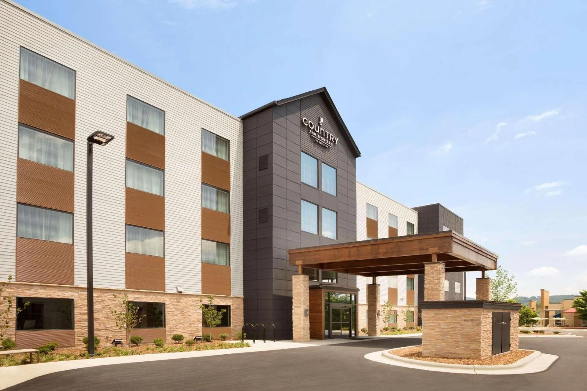 Country Inn & Suites Asheville River Arts District