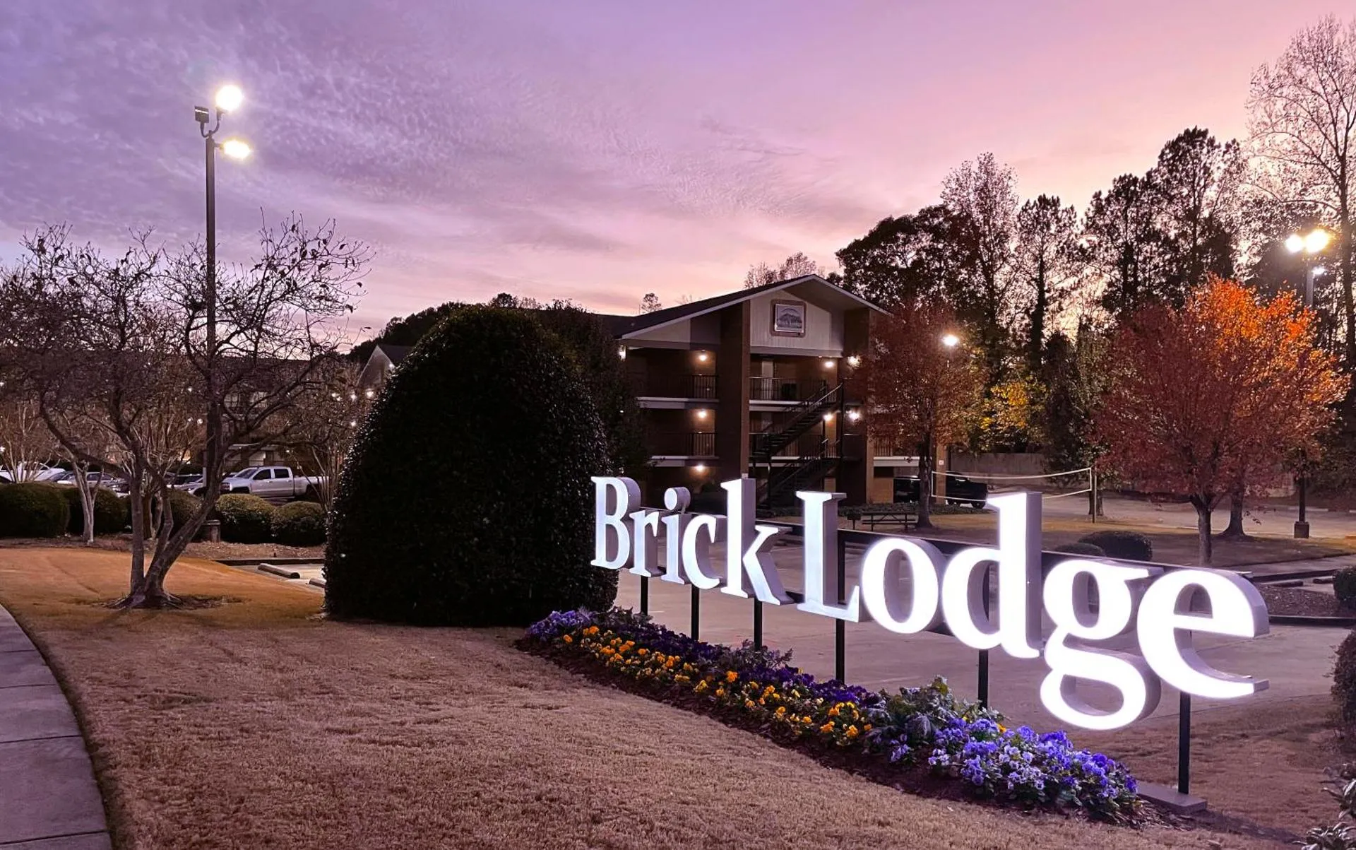 Dog Friendly Hotel $Norcross - $Brick Lodge Atlanta/Norcross