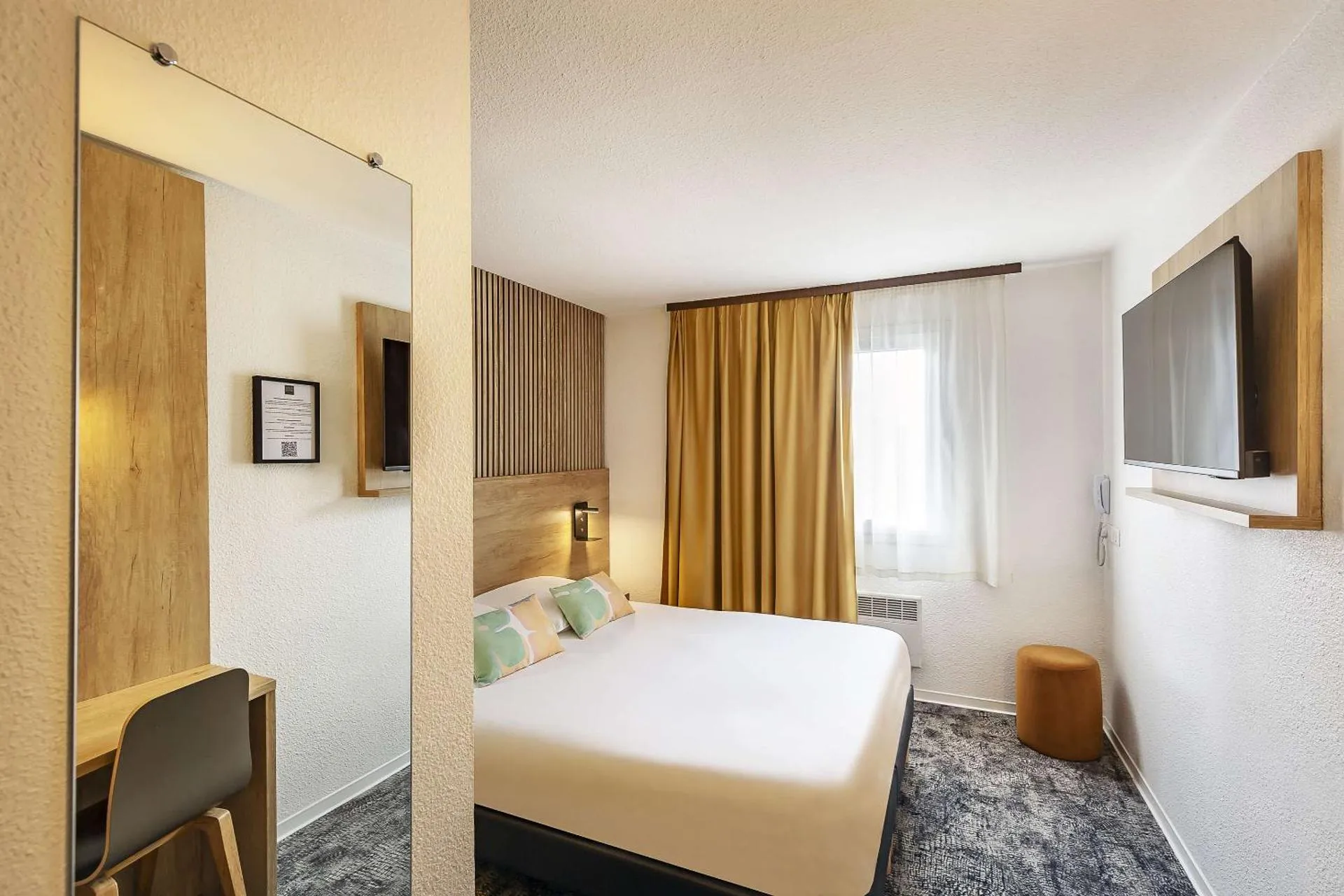 Ostal Hotel Pau Universite