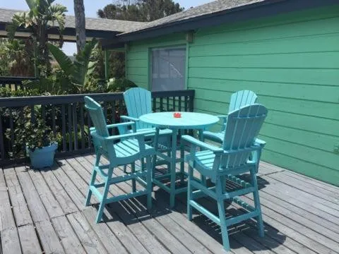 Upper Deck Hotel and Bar - Adults Only