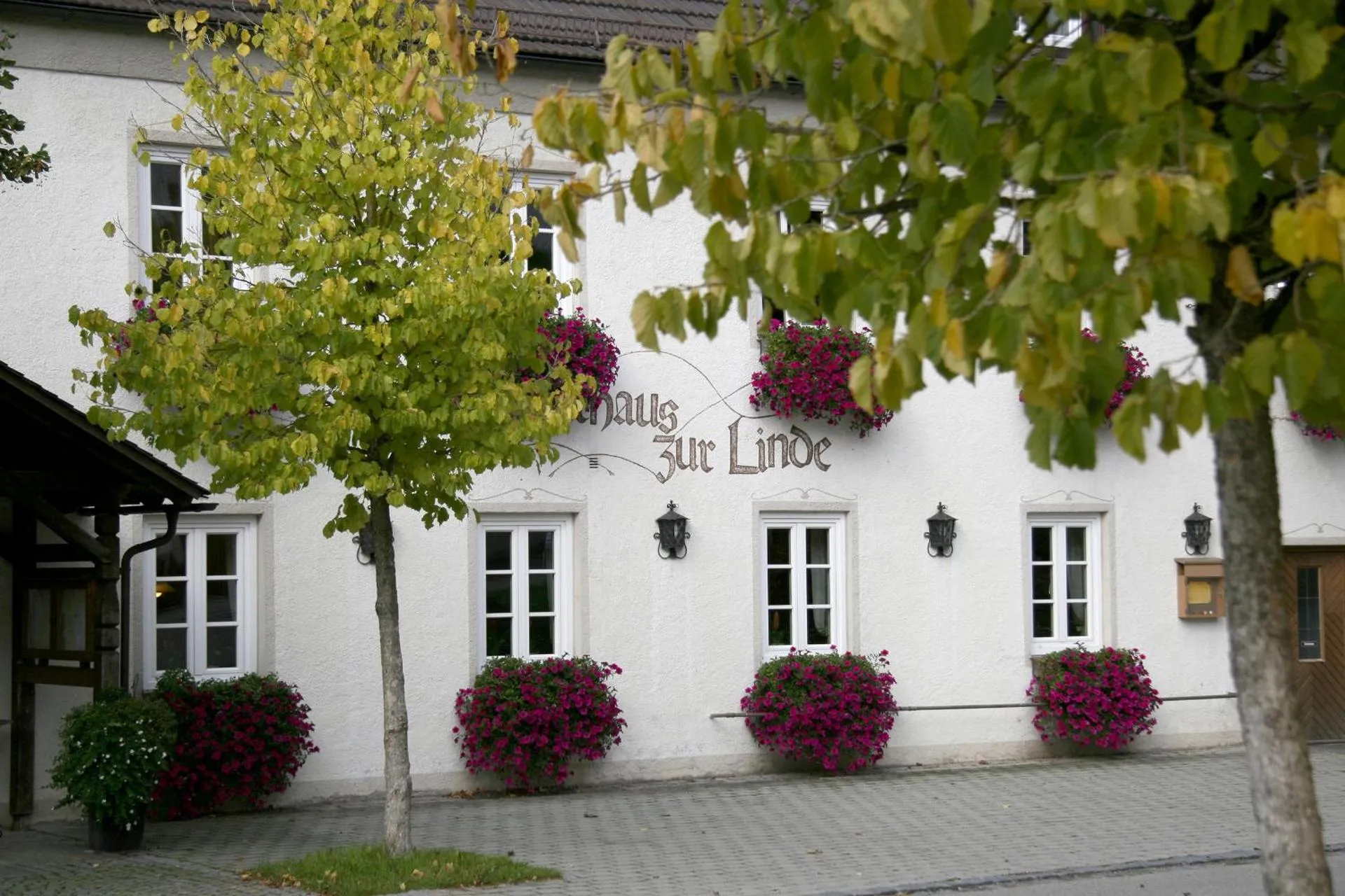 Dog Friendly Hotel $Hohenpolding - $Gasthaus zur Linde