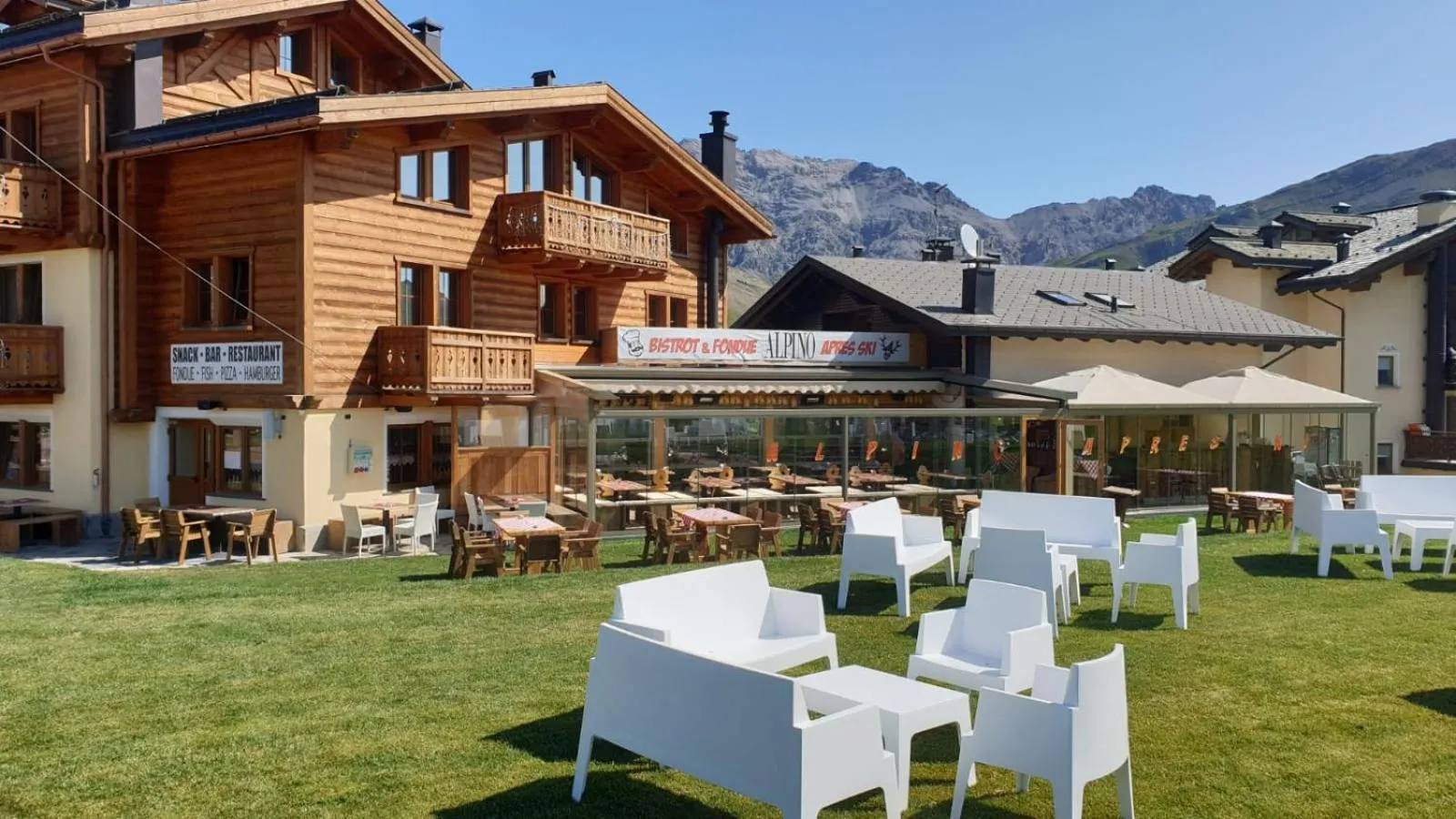 Dog Friendly Hotel $Livigno - $Alpino Lodge Bivio