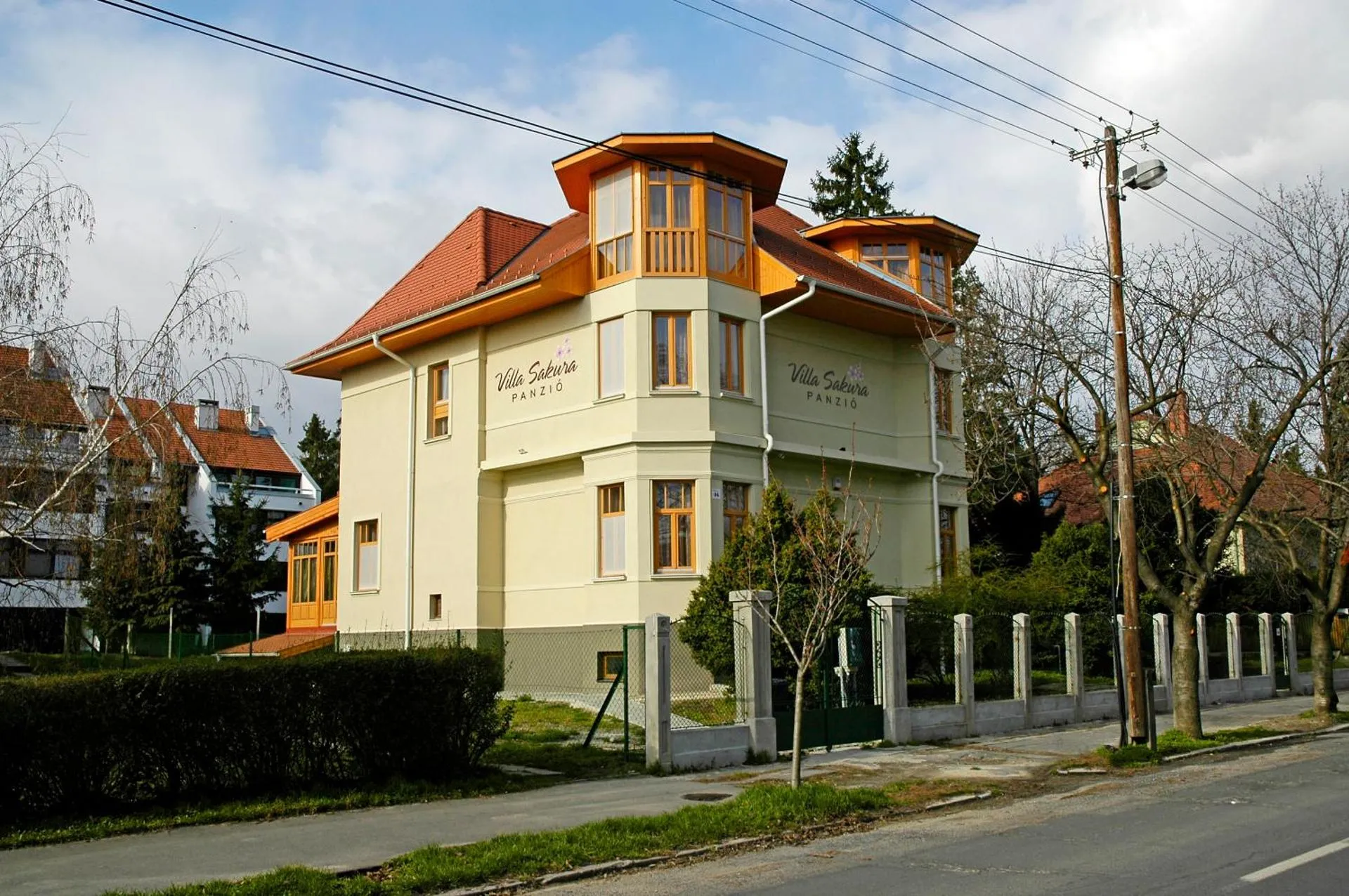 Dog Friendly Bed and breakfast $Sopron - $Villa Sakura Panzió