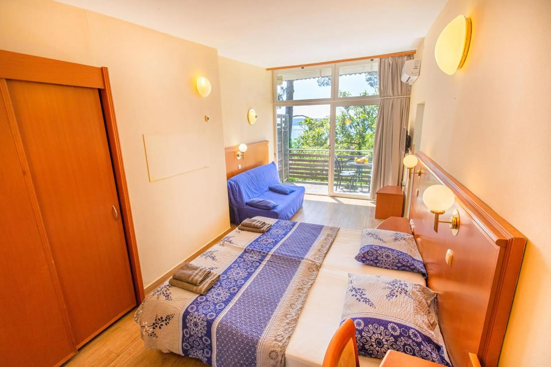 Maestral Residence