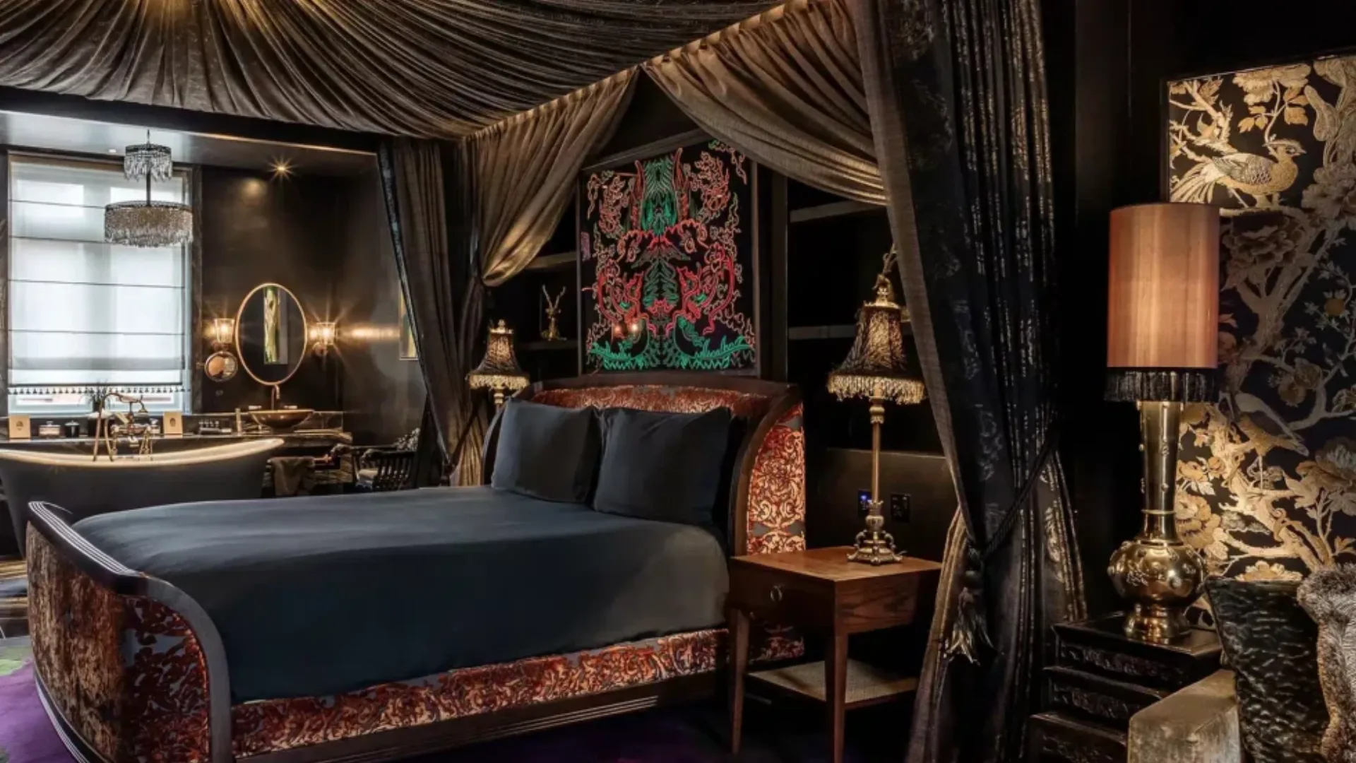 The Mandrake interior
