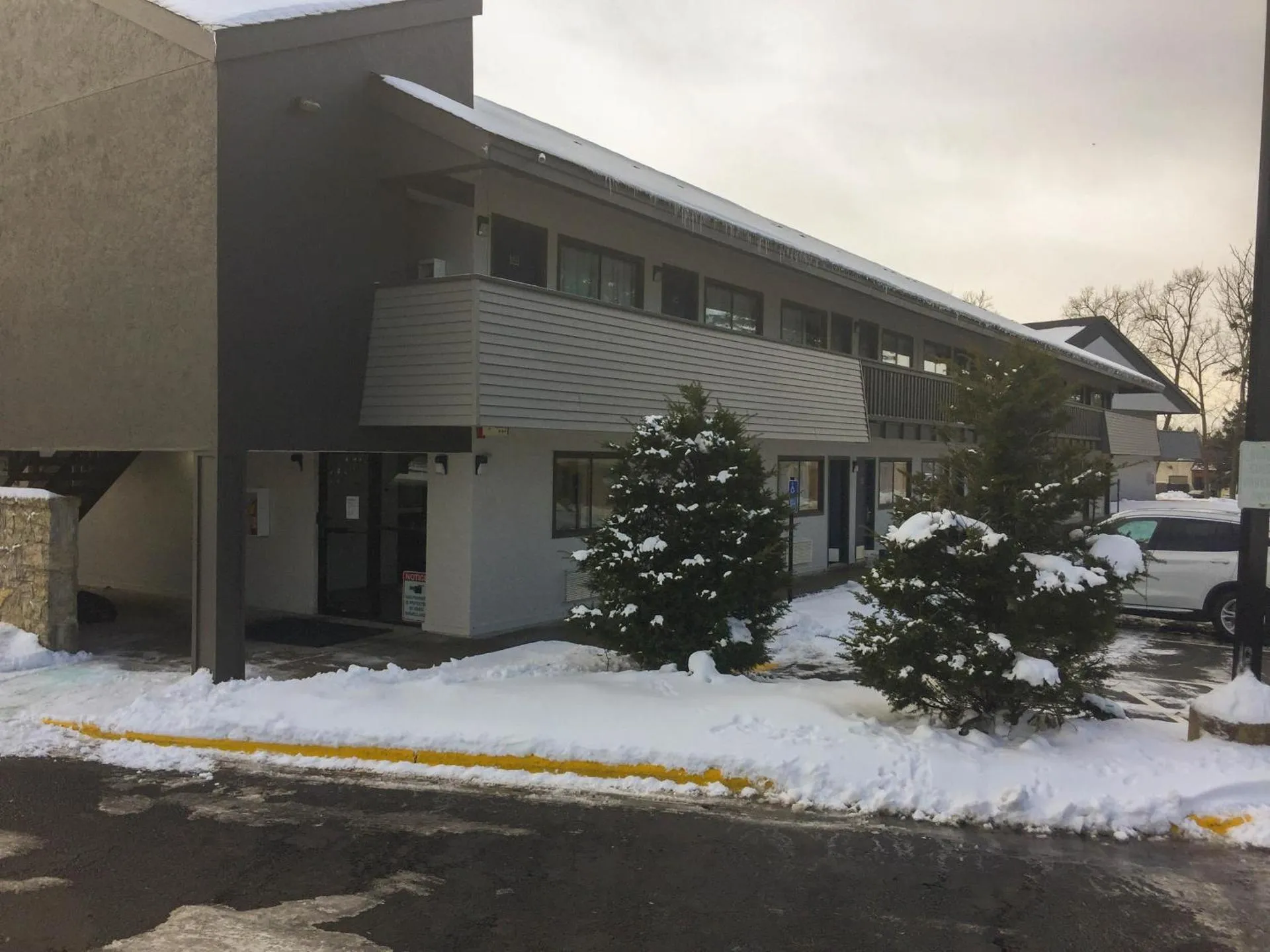 Dog Friendly Hotel $Burnsville - $Motel 6-Burnsville, MN