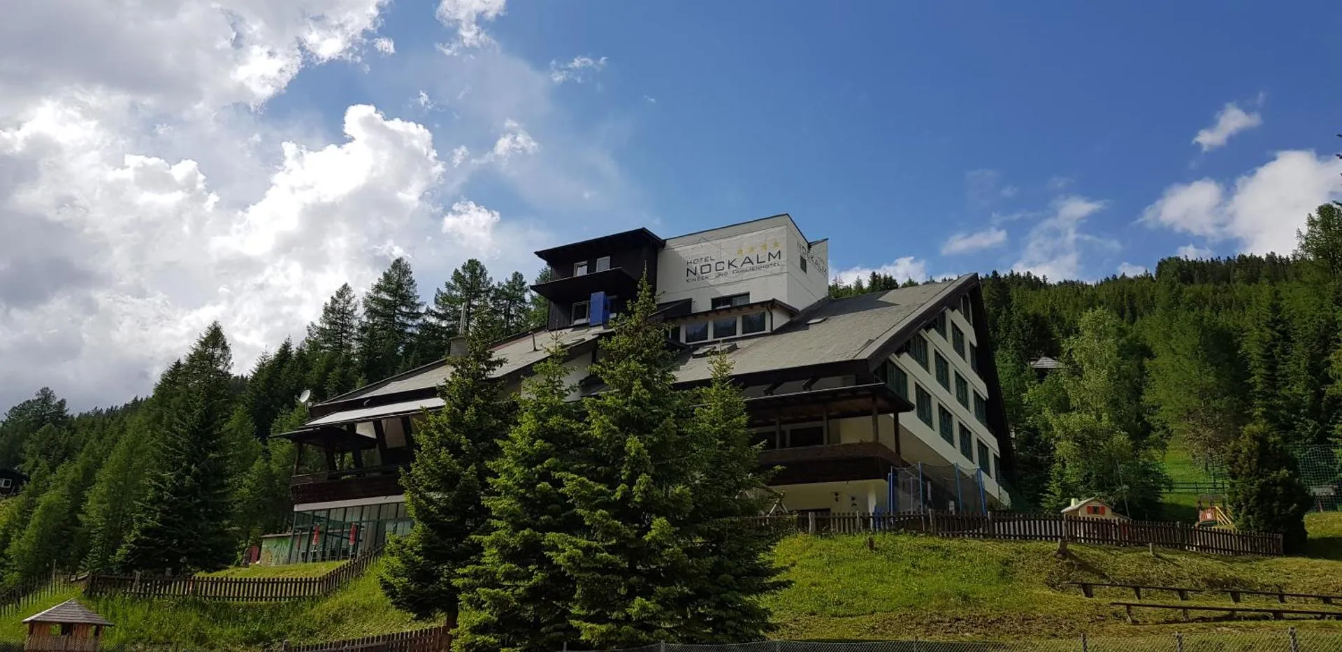 Dog Friendly Hotel $Innerkrems - $Kinder- und Familienhotel Nockalm