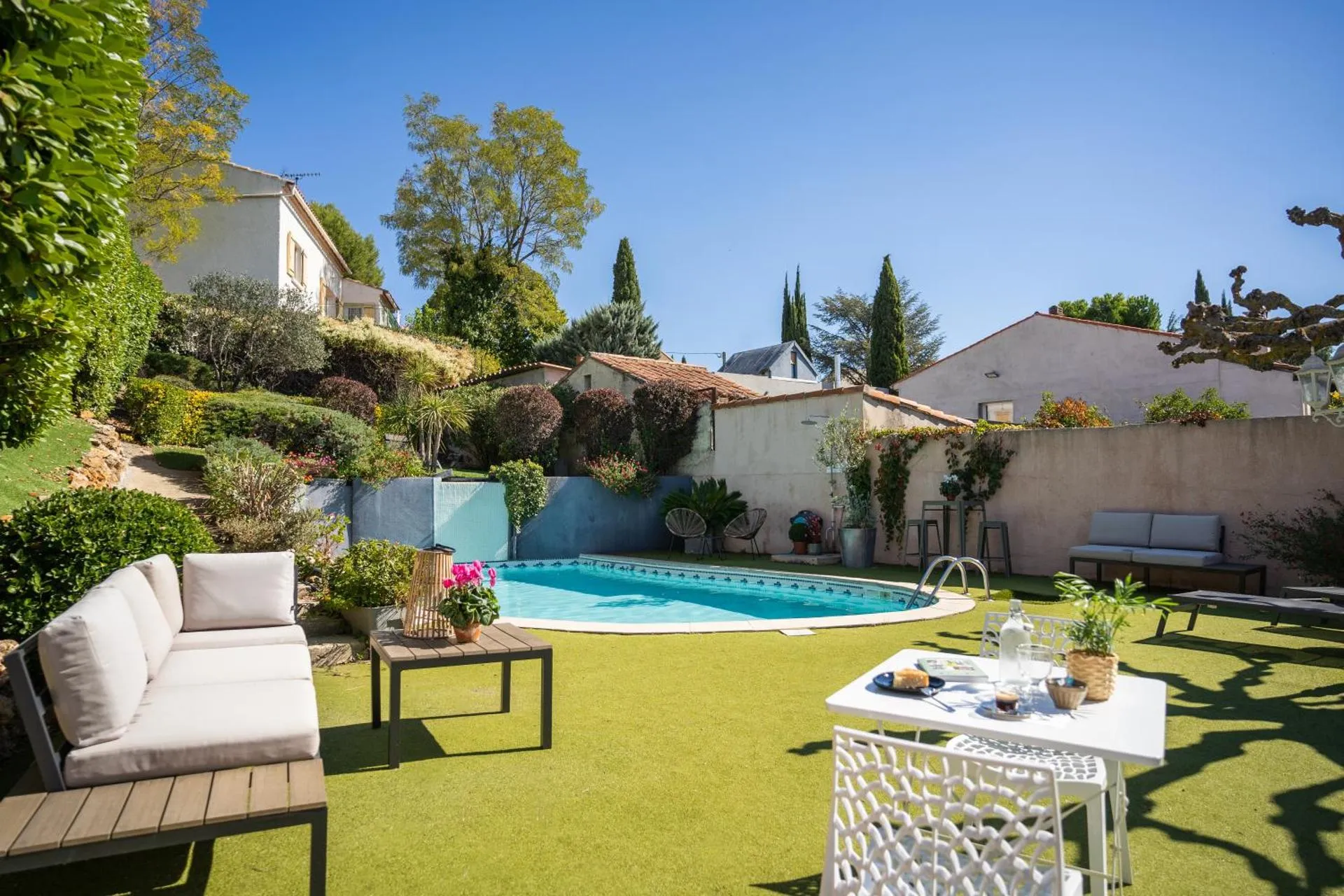 Dog Friendly Hotel $La Bouilladisse - $Logis Hôtel La Fenière