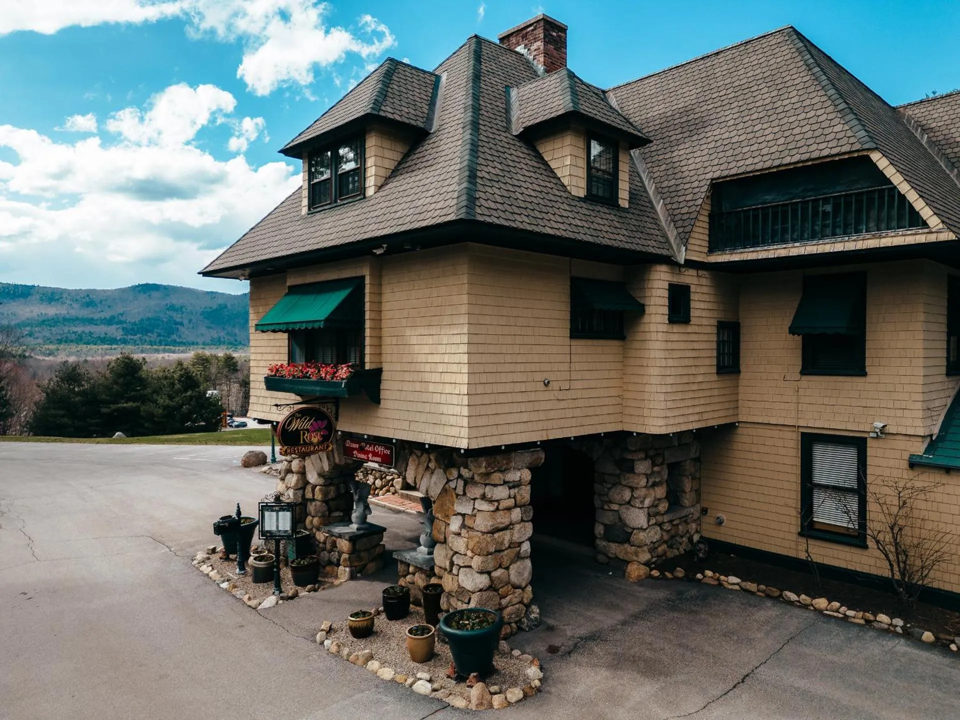 Stonehurst Manor Including Breakfast and Dinner