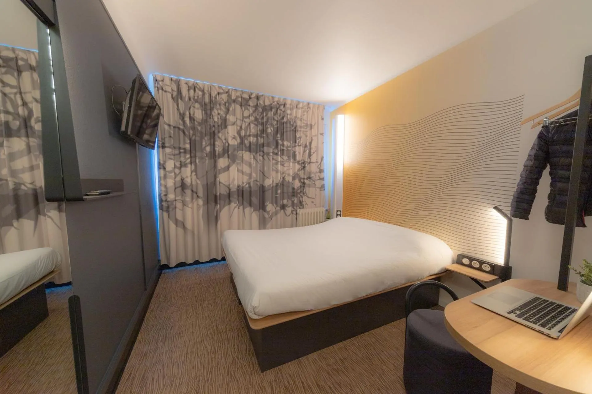 Dog Friendly Hotel $Le Havre - $B&B HOTEL Le Havre Centre Gare