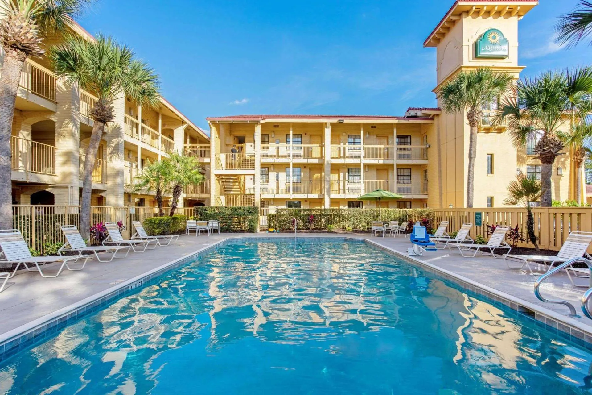 Dog Friendly Hotel $Orlando - $La Quinta Inn by Wyndham Orlando Airport West