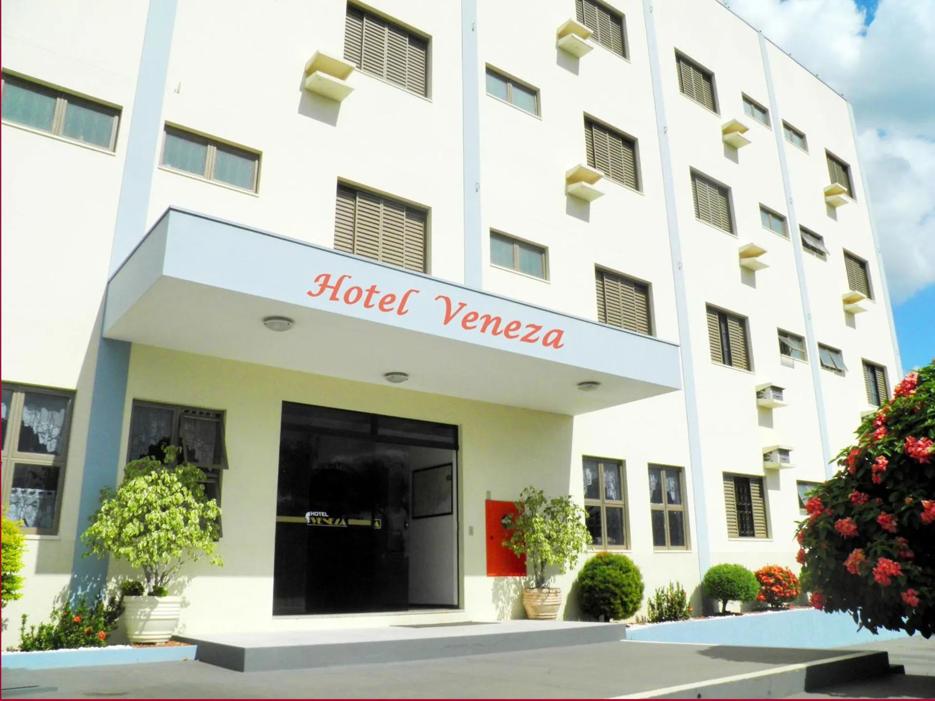 Dog Friendly Hotel $Ibaté - $Hotel Veneza