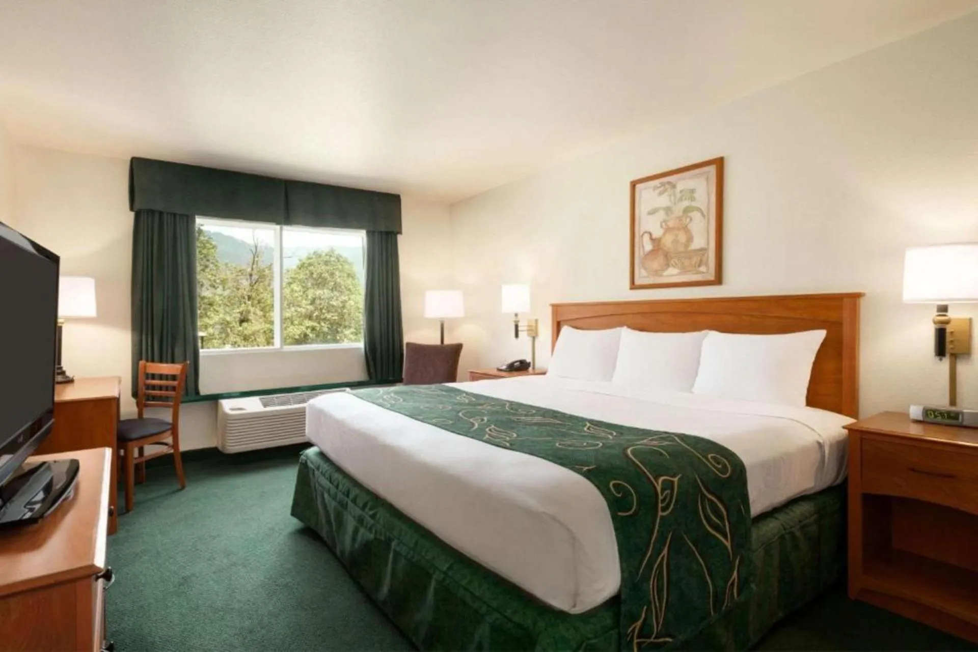 Travelodge by Wyndham Dunsmuir