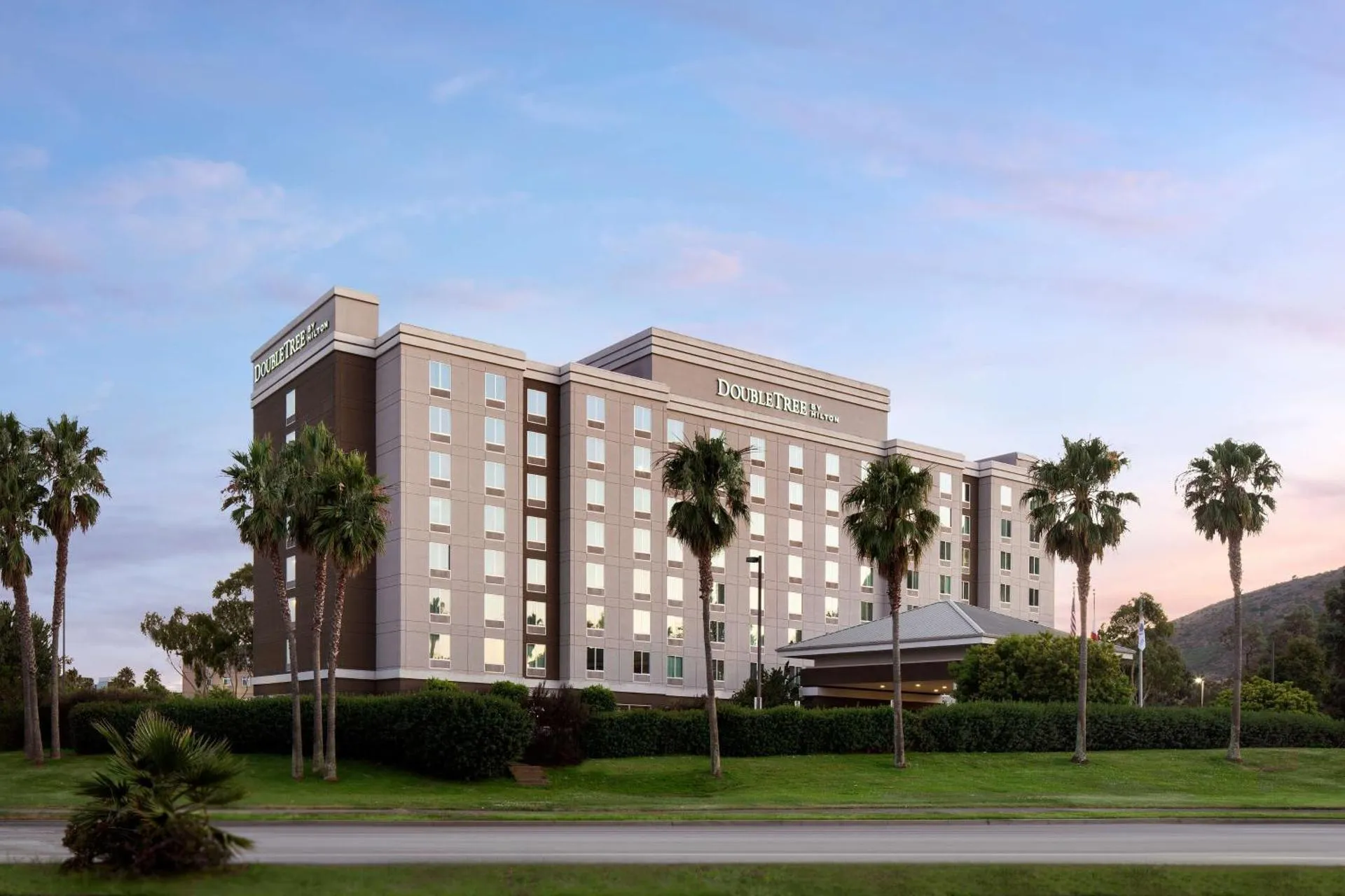 Dog Friendly Hotel $Brisbane - $DoubleTree by Hilton San Francisco Airport North Bayfront