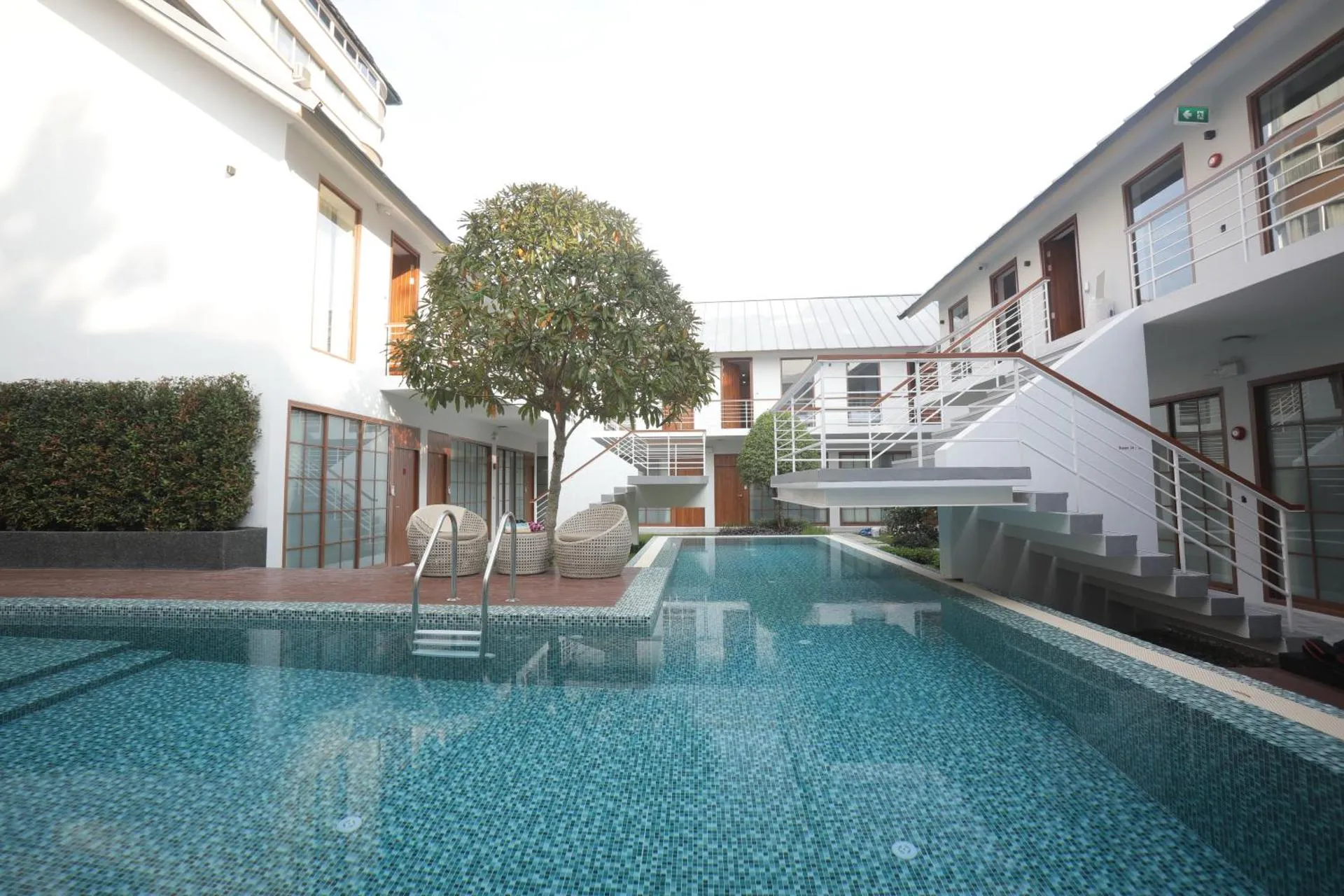 Four O'clock Hotel