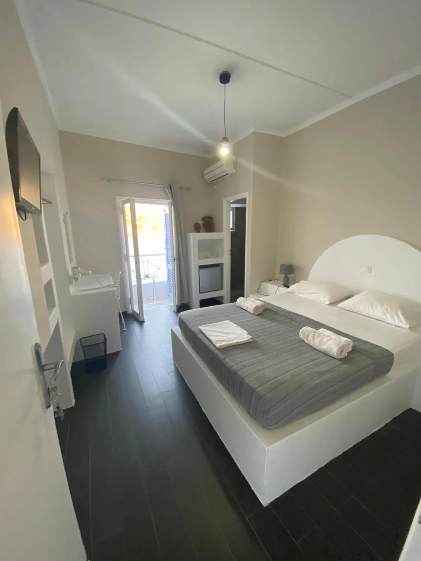 Dog Friendly Hotel $Korissia - $AEGEAN VIEW SEASIDE ROOMS AND STUDIOS KEA
