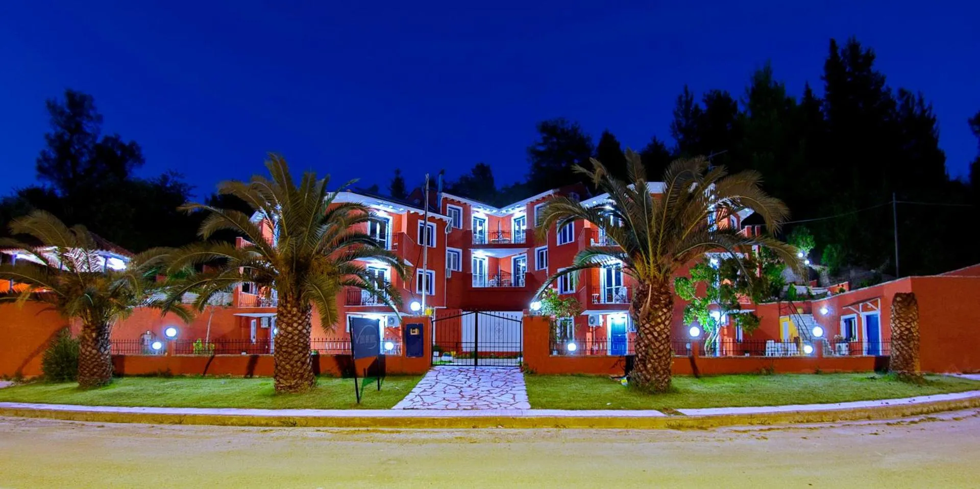 Dog Friendly Hotel $Yenion - $Vliho Bay Boutique Hotel