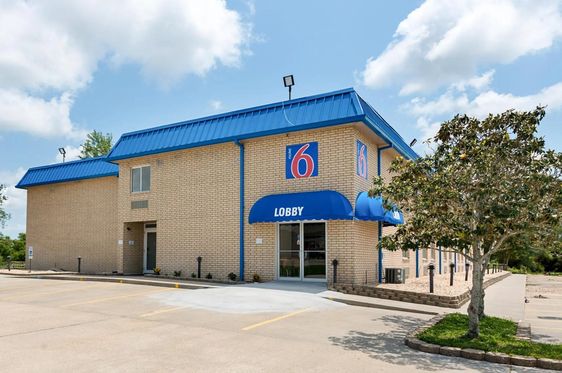 Dog Friendly Hotel $New Iberia - $Motel 6-New Iberia, LA