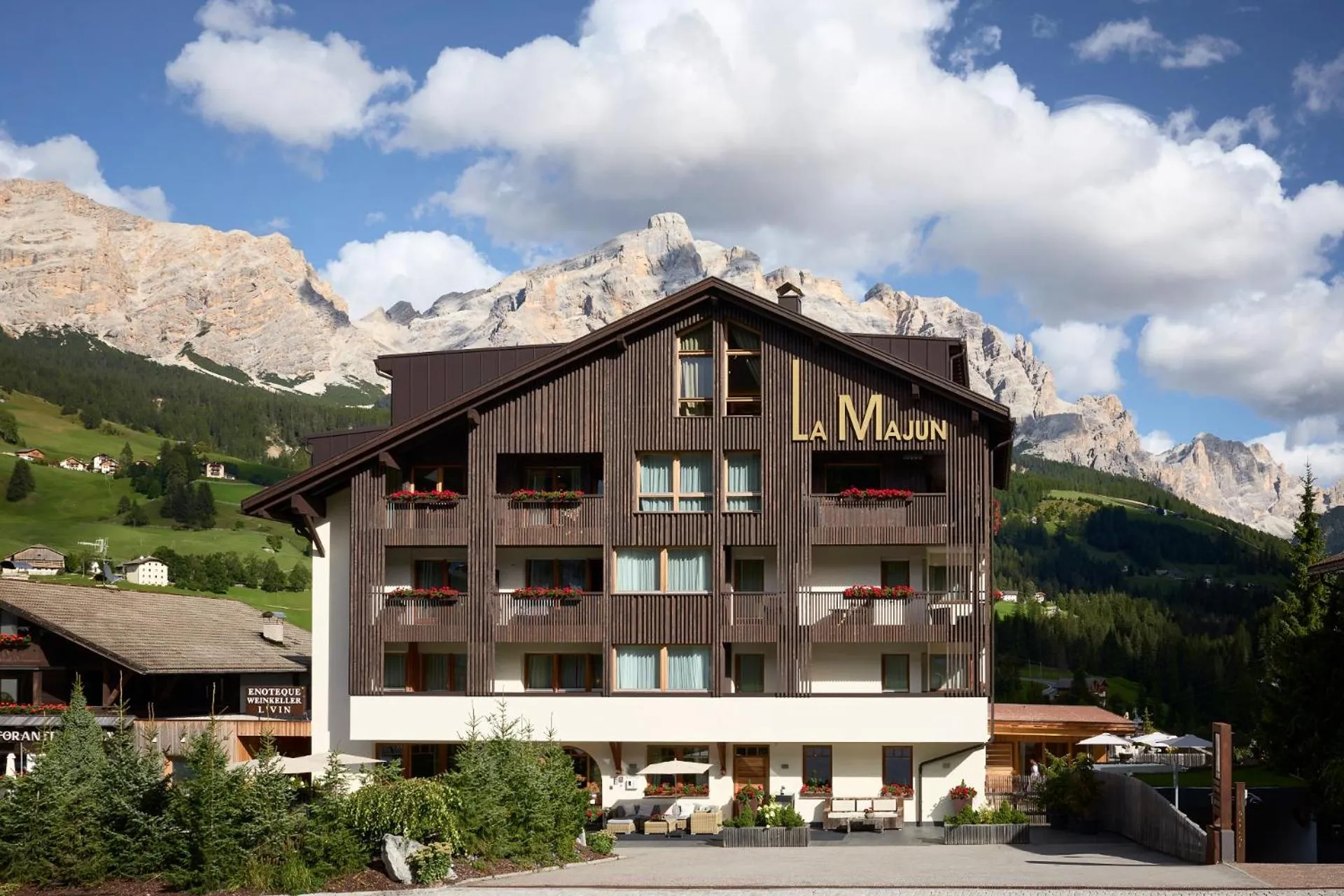 Dog Friendly Hotel $La Villa - $Hotel La Majun