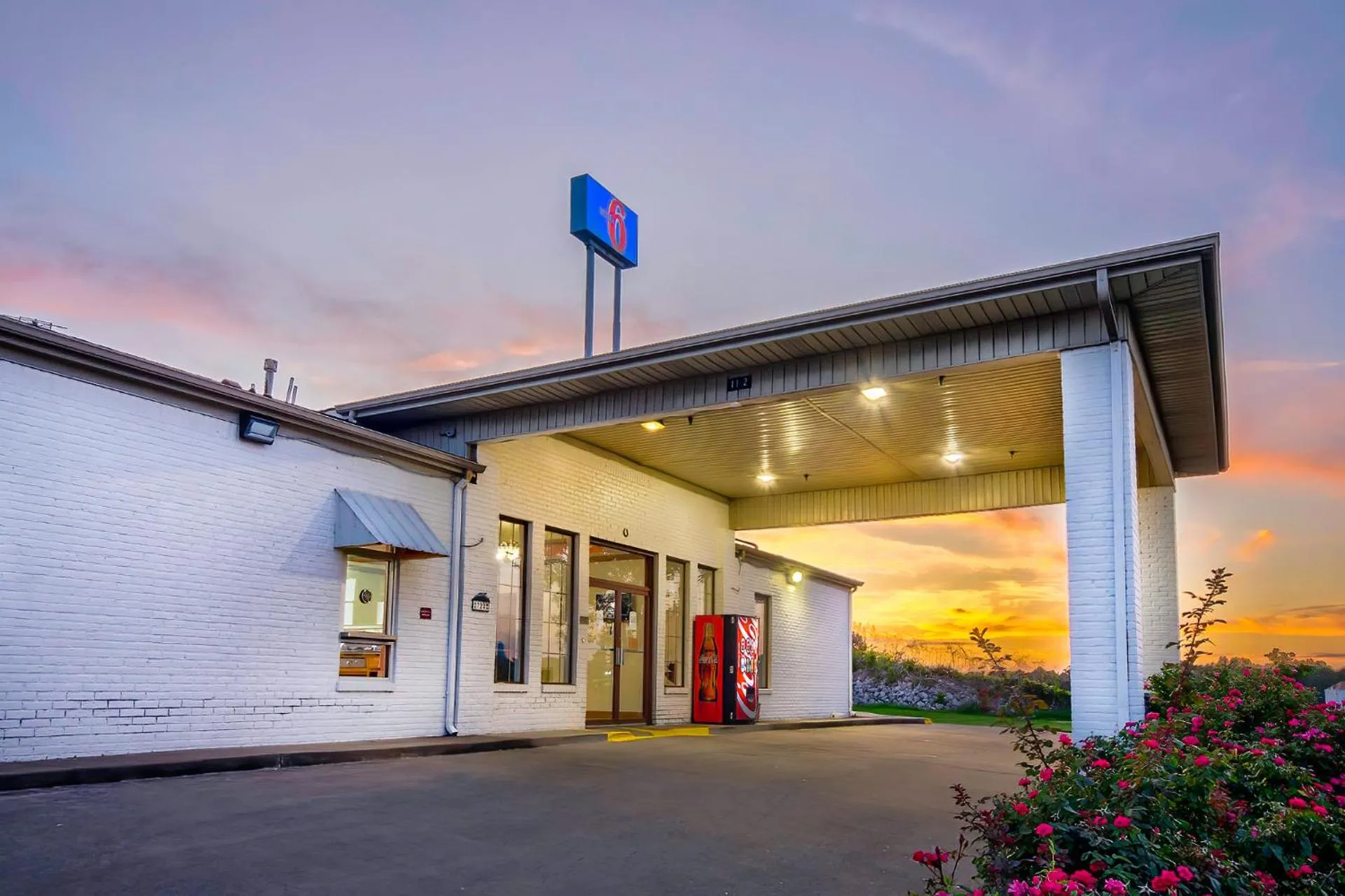 Motel 6-Grand Rivers, KY