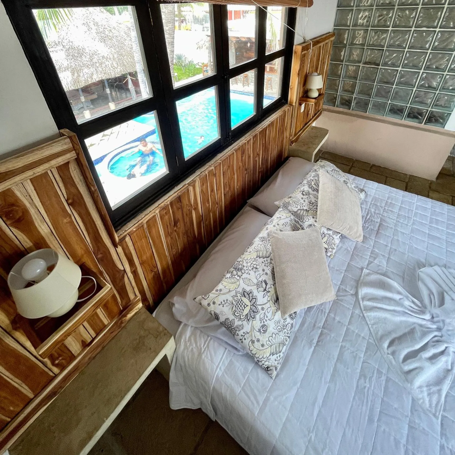 Johnnys Place Hotel
