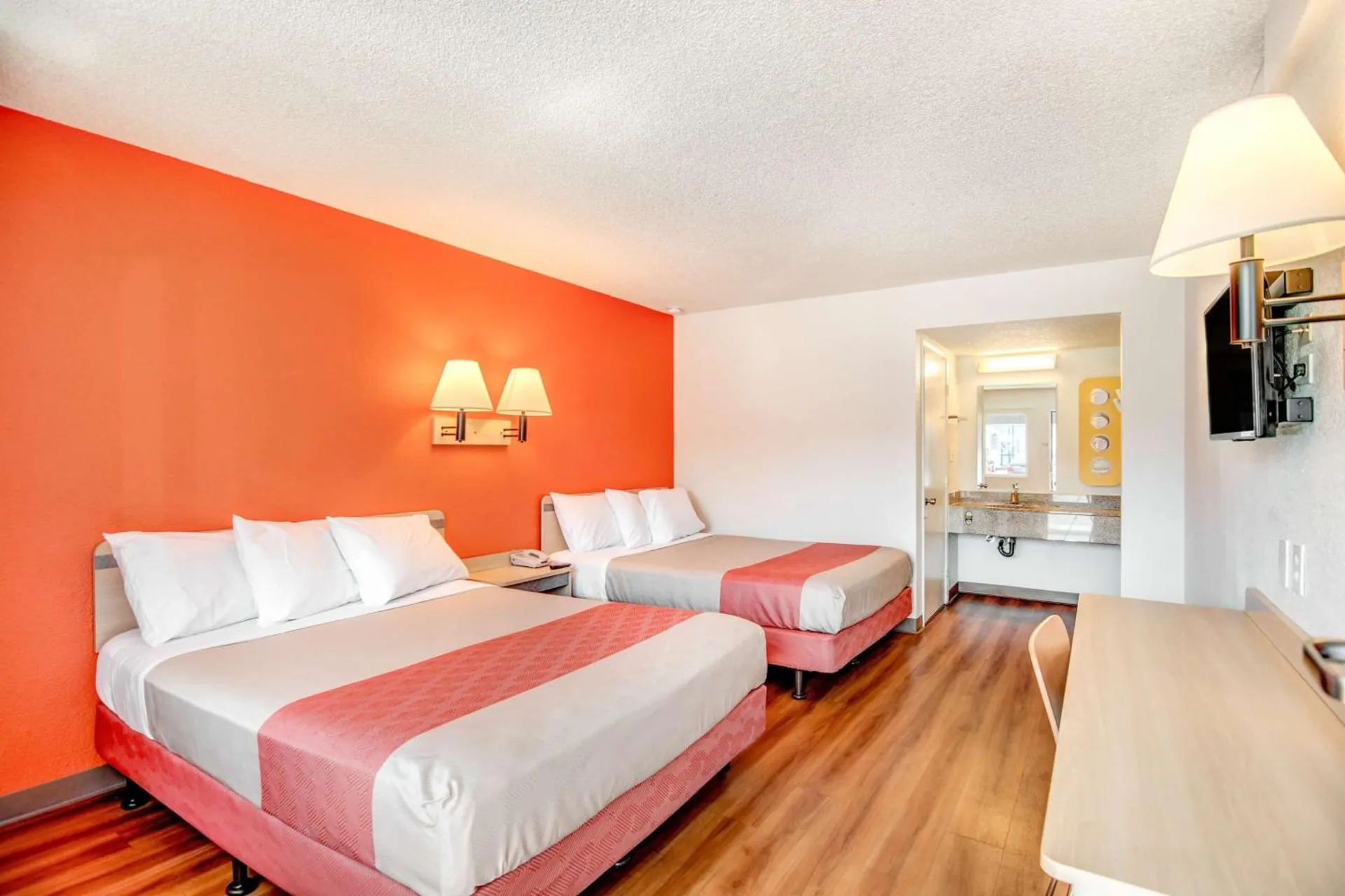 Dog Friendly Hotel $Lincoln Village - $Motel 6-Stockton, CA - North
