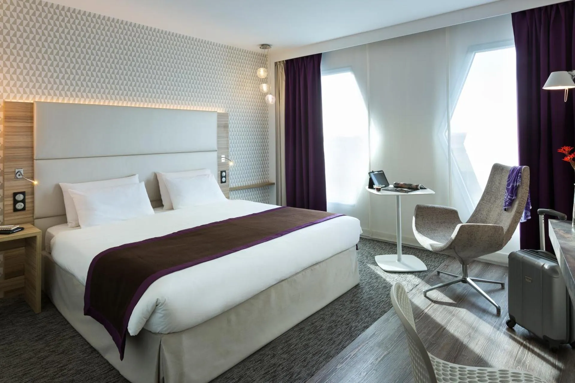 Dog Friendly Hotel $Rungis - $Mercure Paris Orly Rungis Aéroport