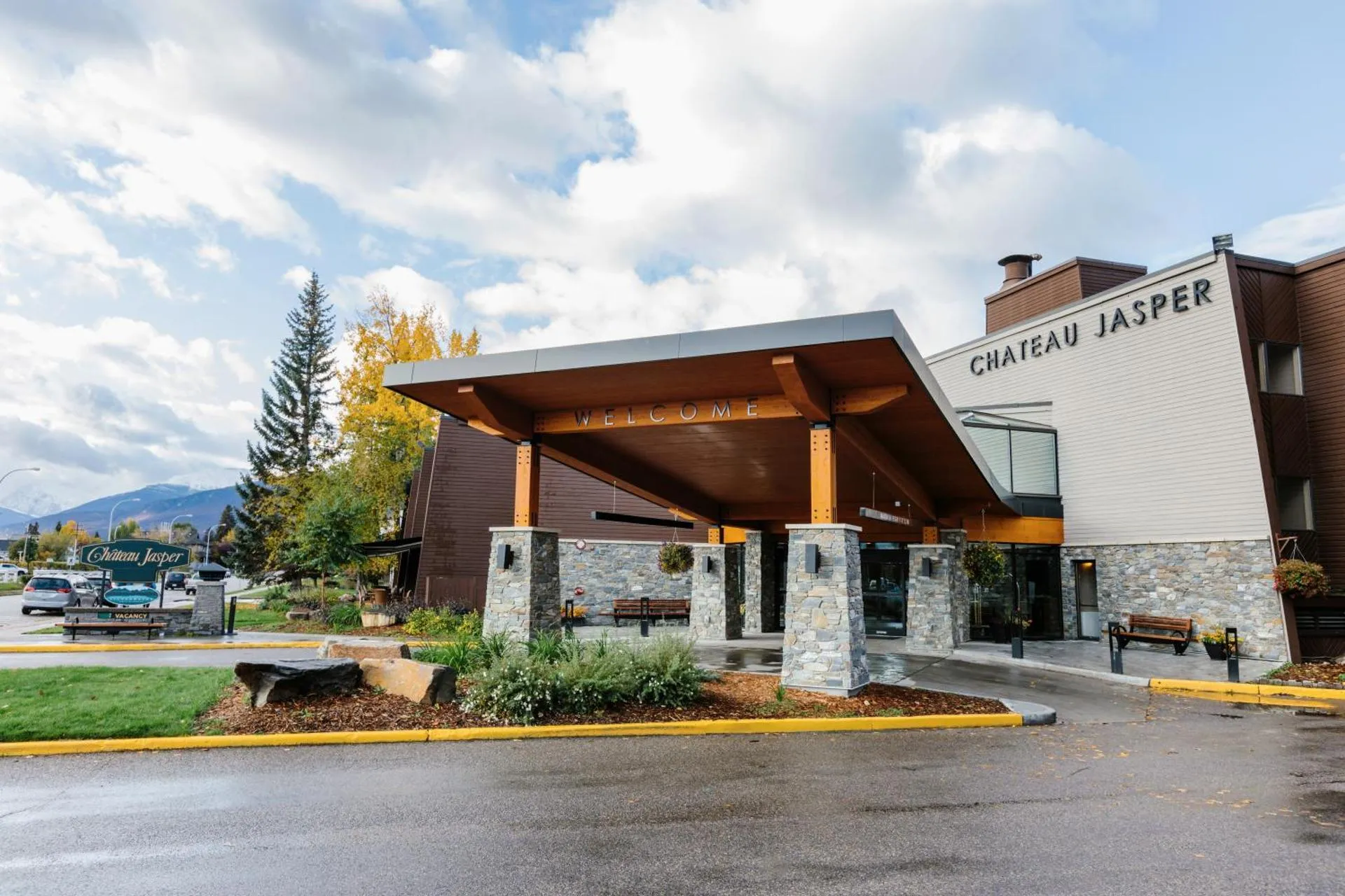 Dog Friendly Hotel $Jasper - $Chateau Jasper