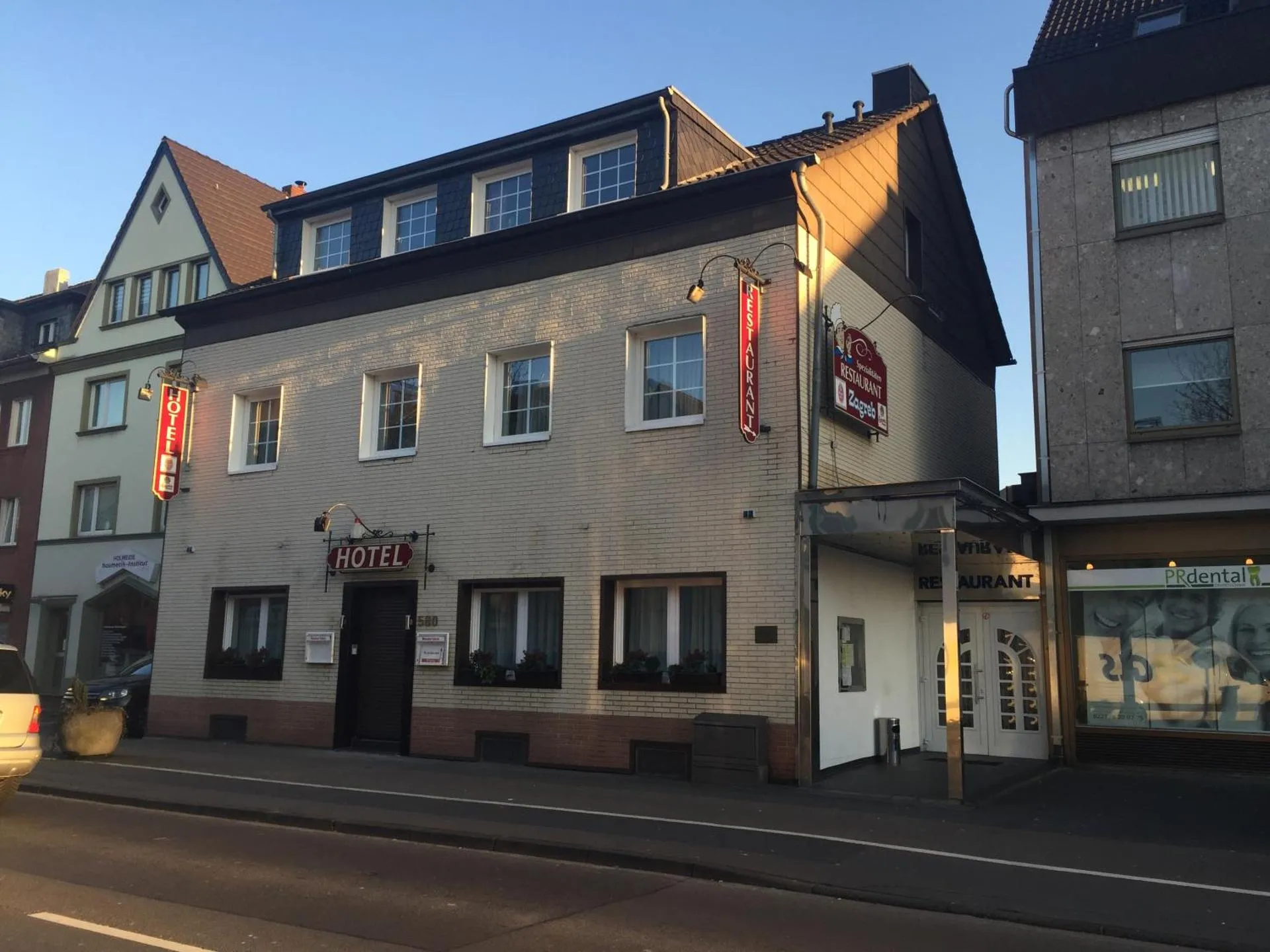 Dog Friendly Hotel $Cologne - $Hotel Restaurant Zagreb