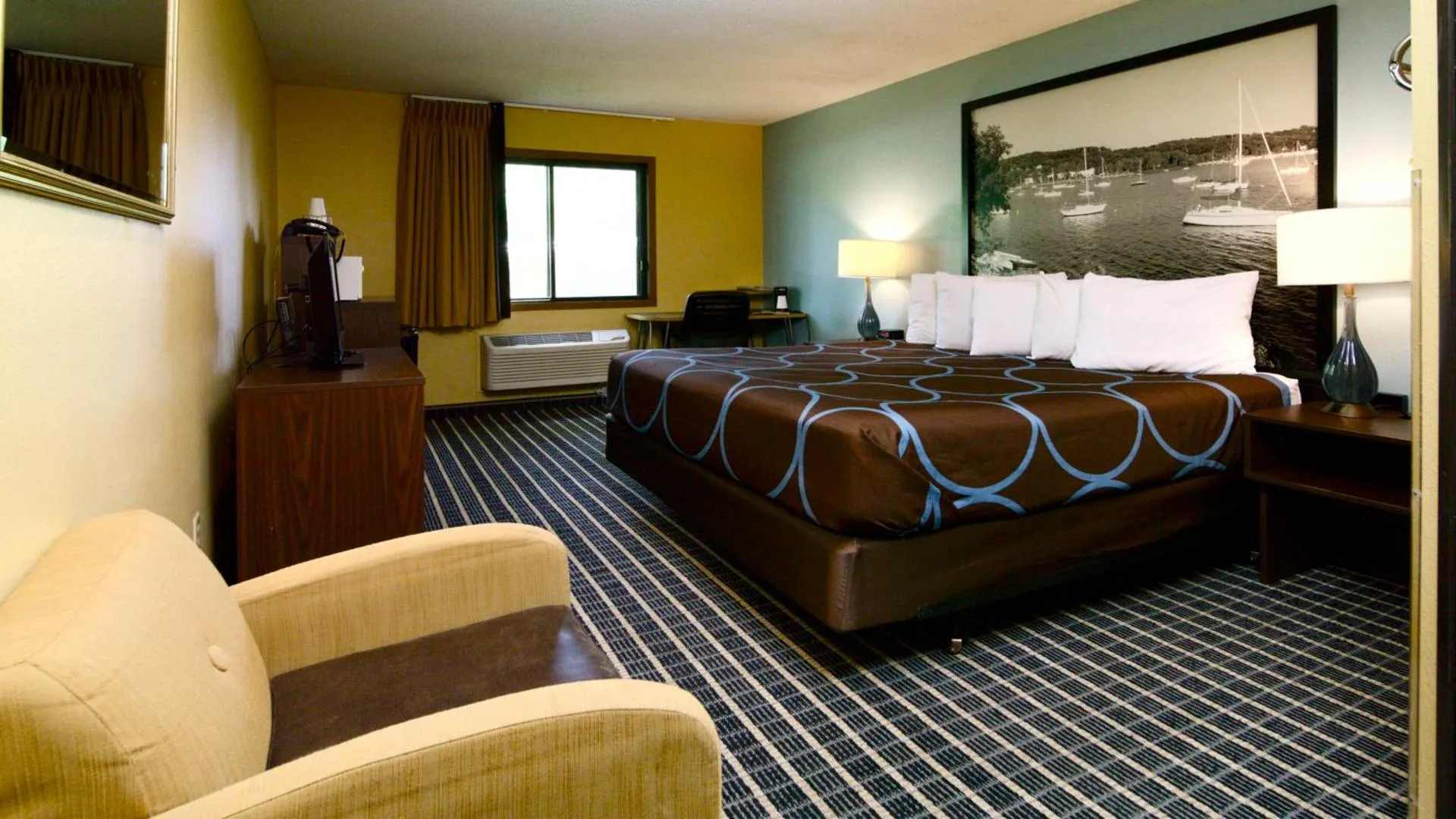 Dog Friendly Hotel $Red Wing - $Super 8 by Wyndham Red Wing
