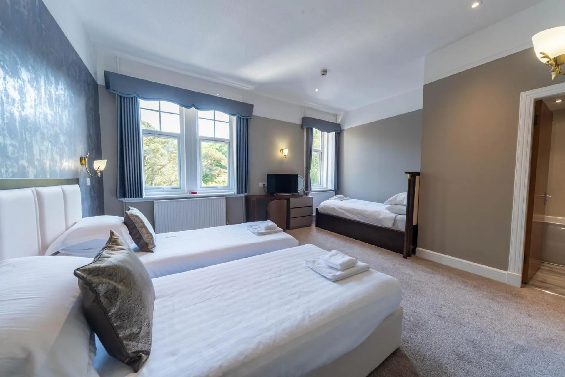 Dog Friendly Hotel $Symington - $Tinto Hotel