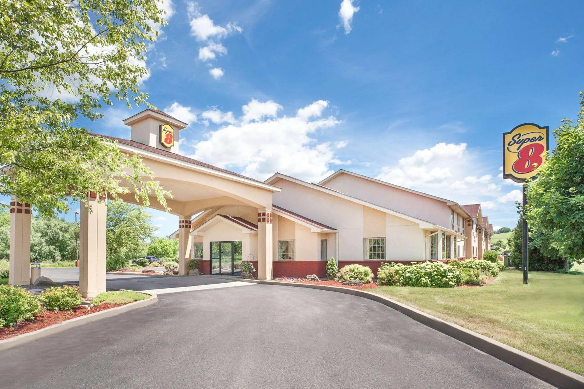 Dog Friendly Hotel $Cobleskill - $Super 8 by Wyndham Cobleskill NY