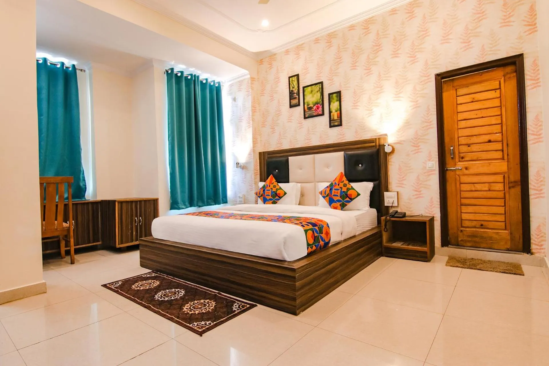 Rakus Place Hotel
