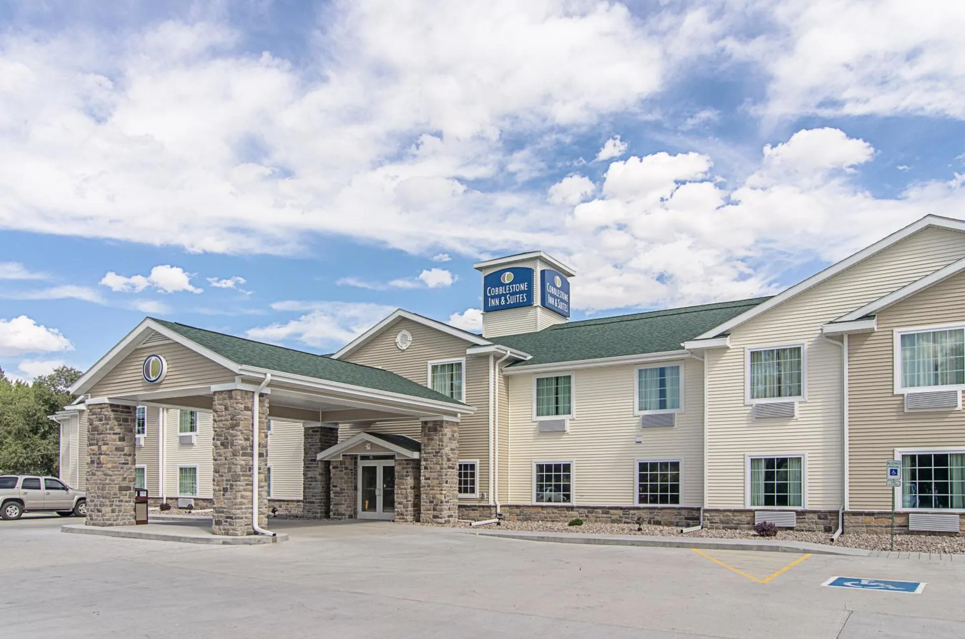 Dog Friendly Hotel $Guernsey - $Cobblestone Inn & Suites - Guernsey