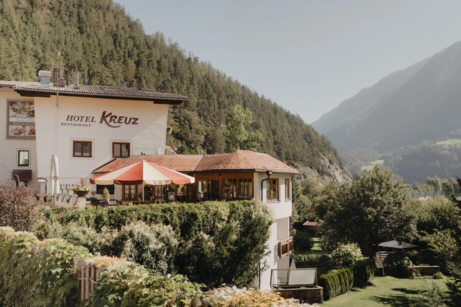 Hotel Kreuz interior
