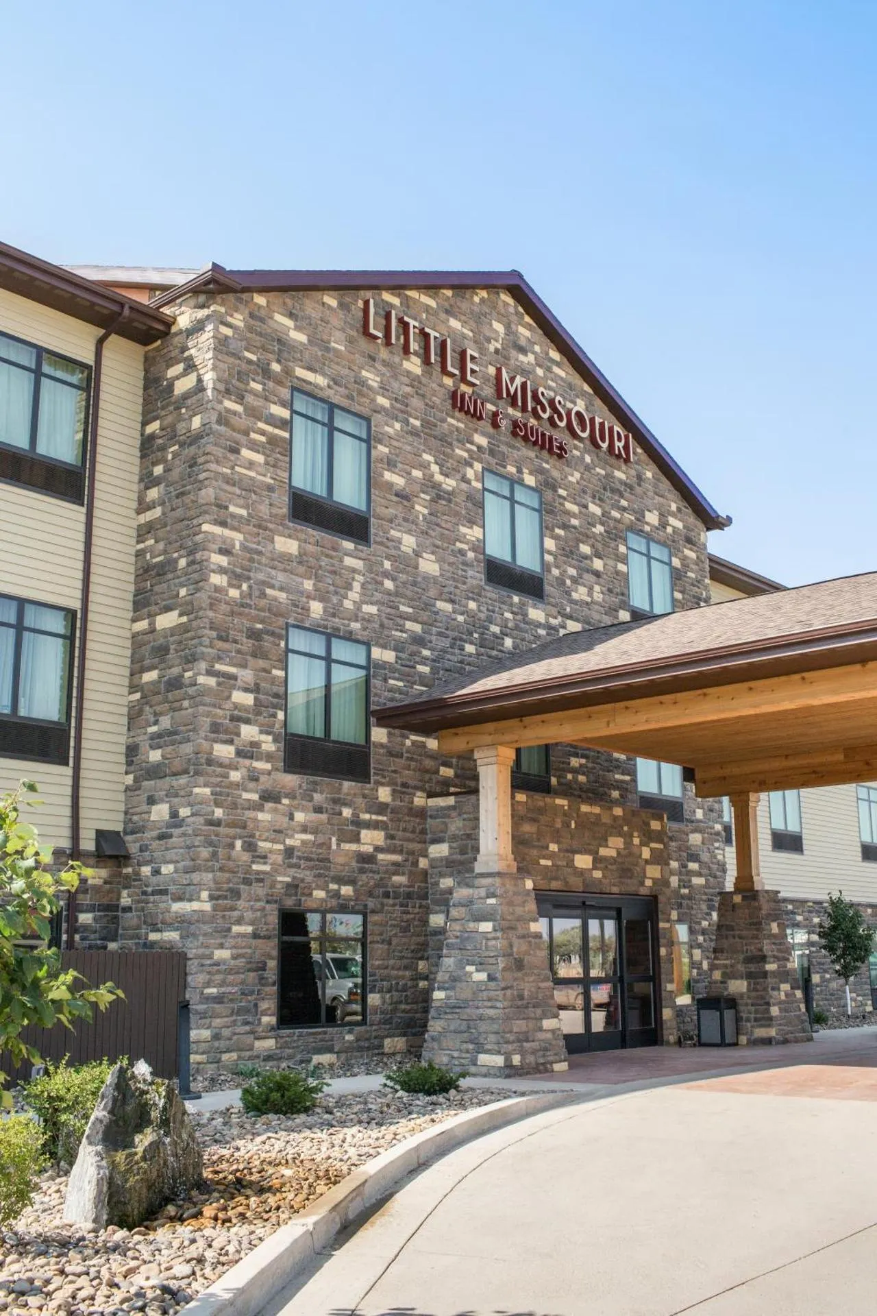 Dog Friendly Hotel $Watford City - $Little Missouri Inn & Suites Watford City