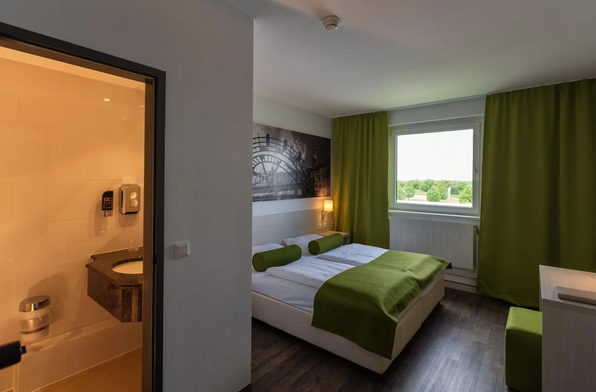 Dog Friendly Hotel $Fischamend Dorf - $LifeHotel Vienna Airport
