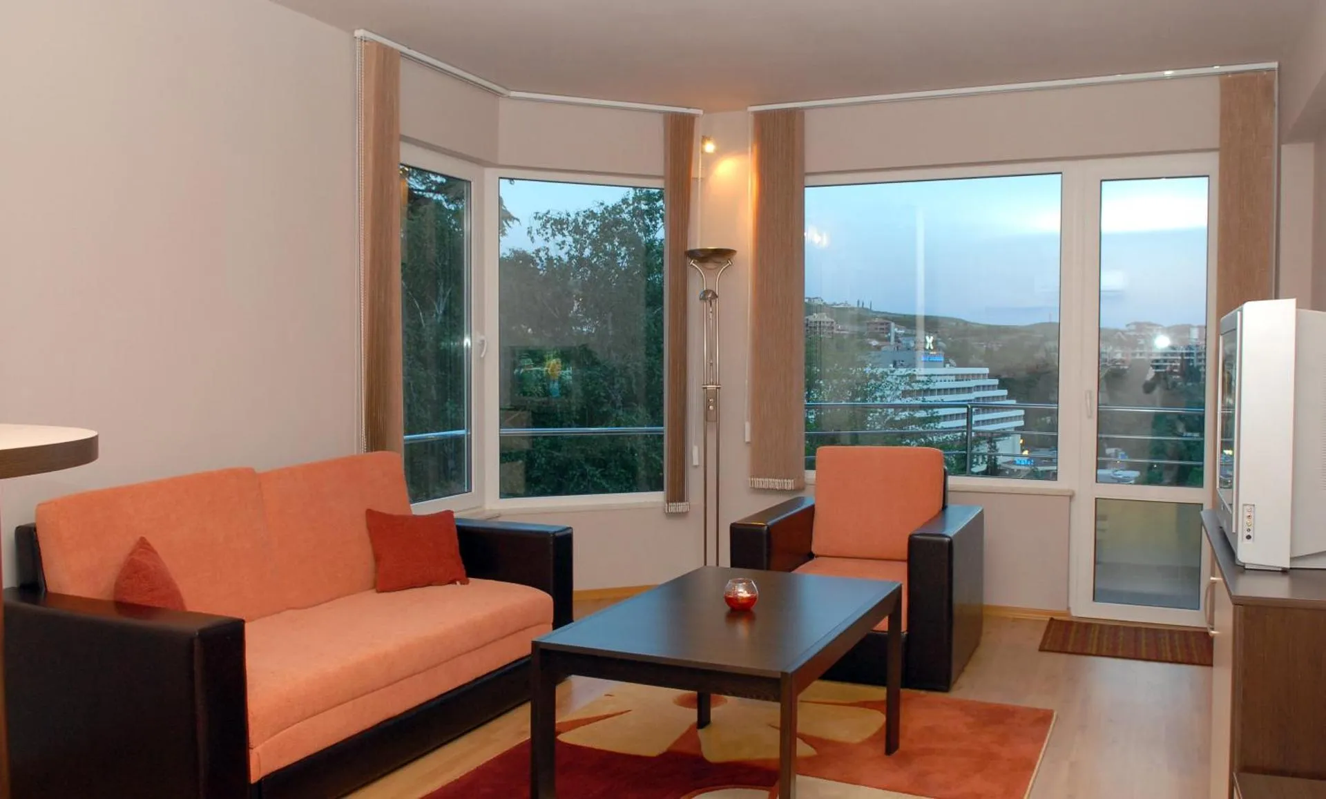 Hotel Avis