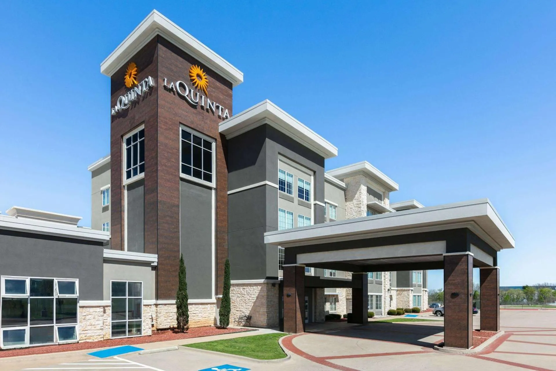 Dog Friendly Hotel $Burleson - $La Quinta by Wyndham Burleson